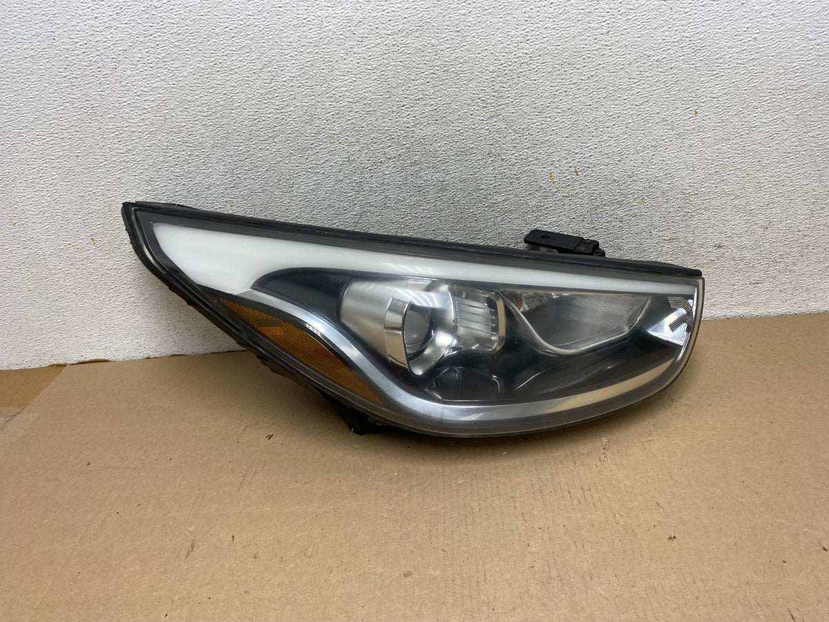 2014 to 2017 Hyundai Tucson Right Passenger RH Side Headlight AH0915 DG0