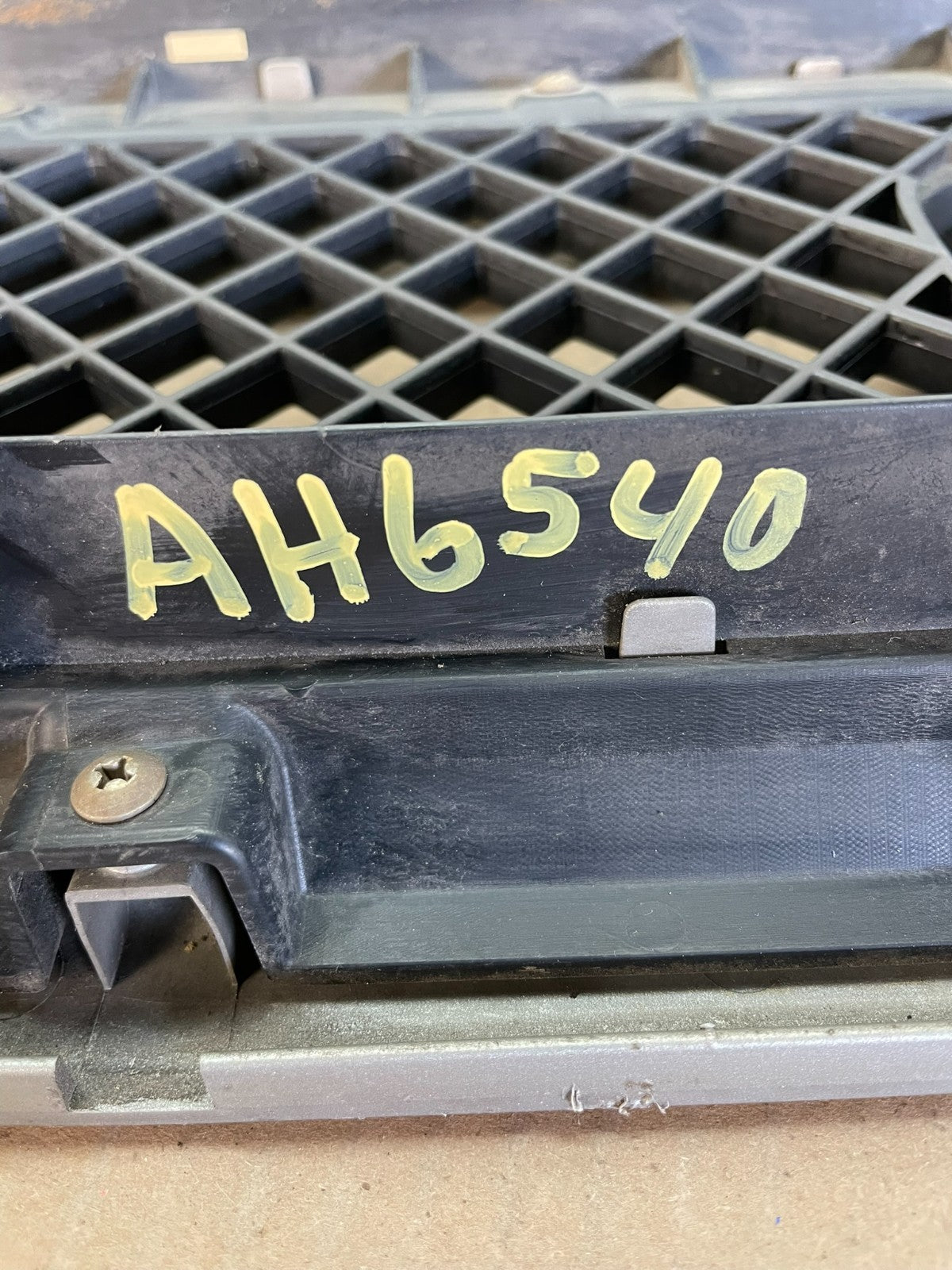 2003 2004 2005 2006 Honda Element Front Upper Grill Grille AH6540 DG5