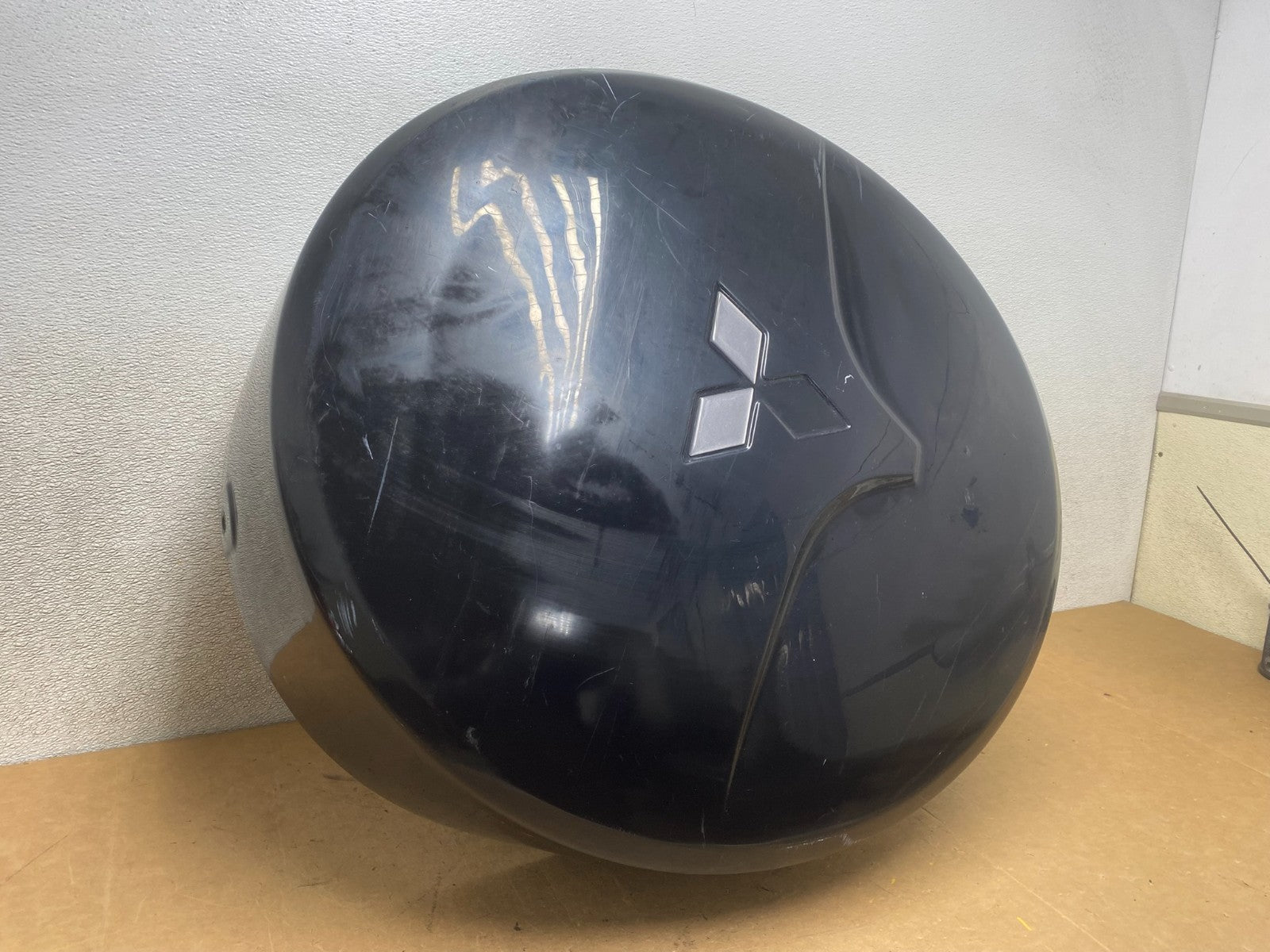 2003 to 2006 Mitsubishi Montero Oem Rear Tire Cover Hard Shell X5261 PS2