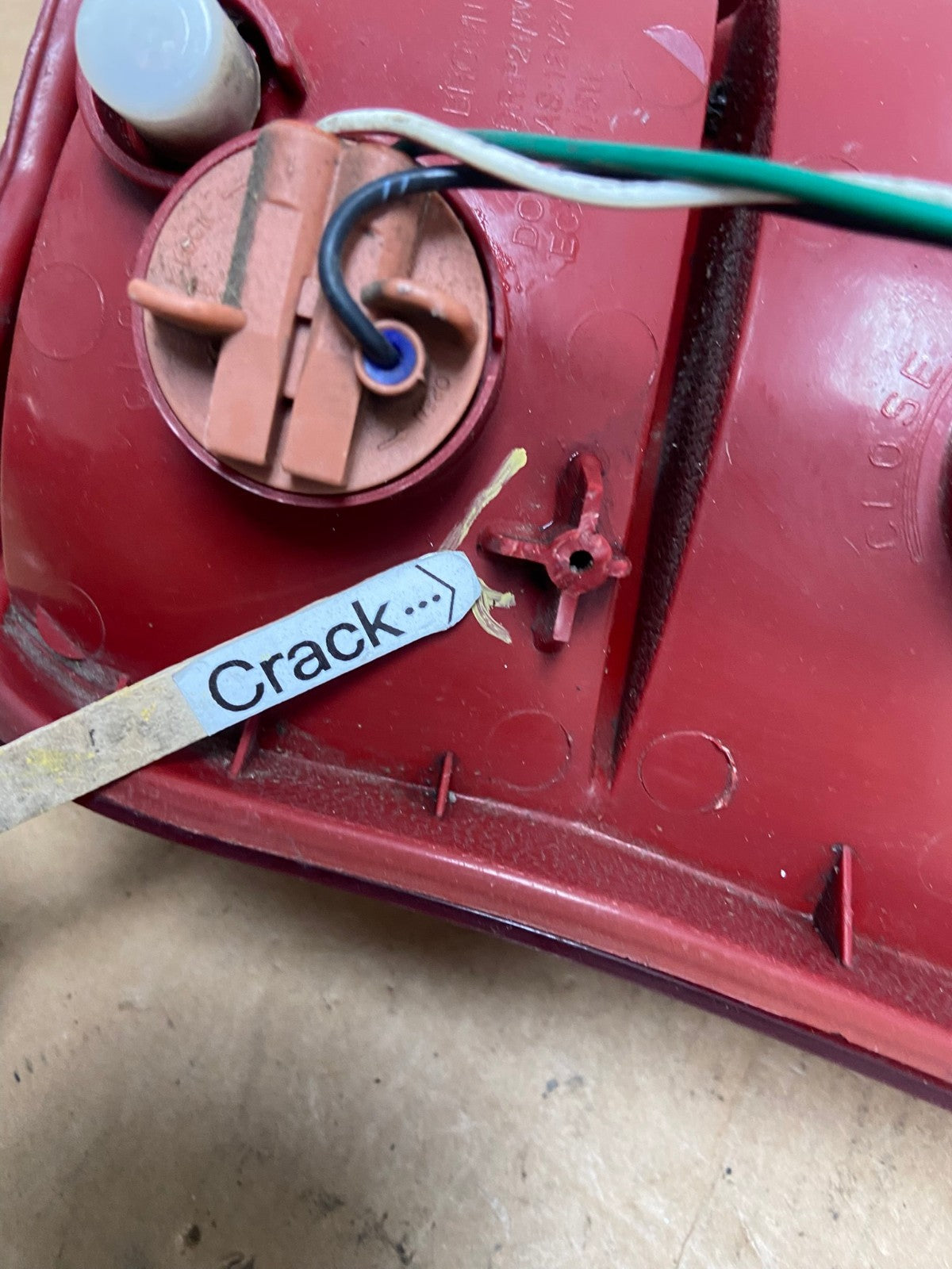 2002 Kia Sedona Right Passenger RH Side Tail Light AD4764 LK4