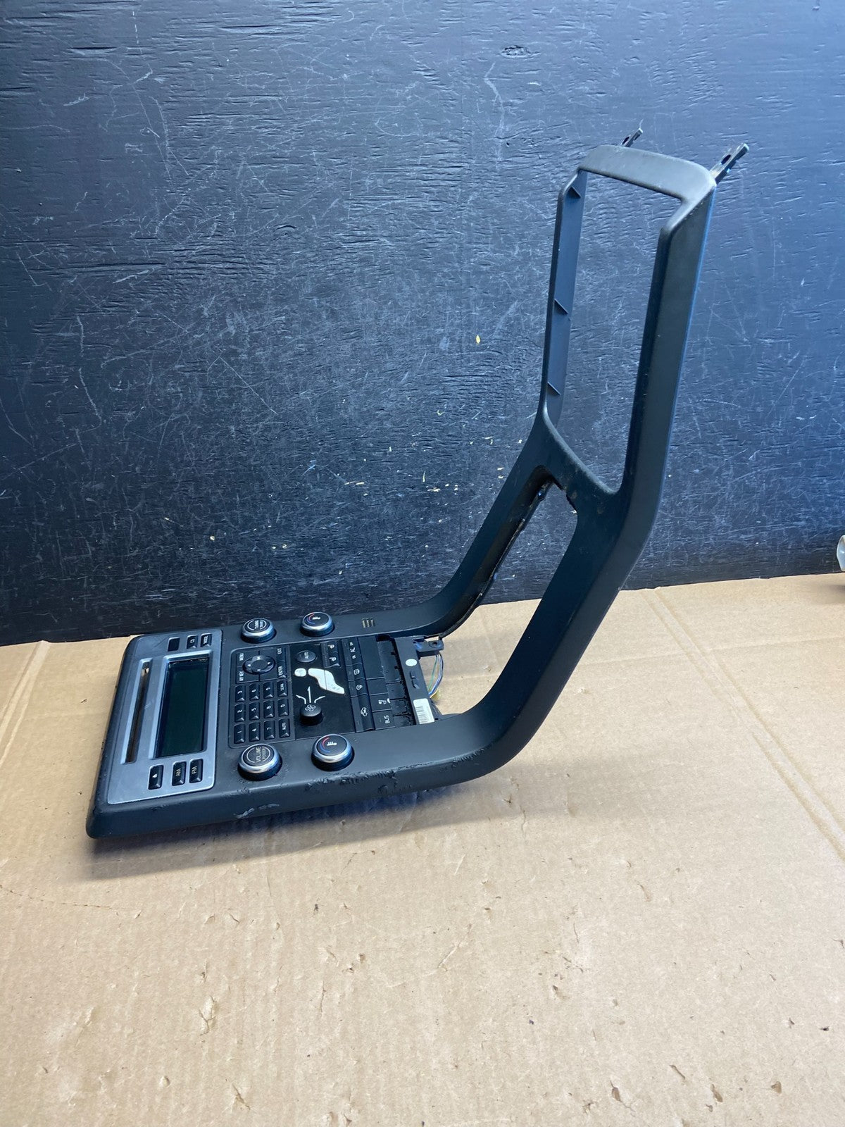 2008-2011 Volvo S80 XC70 Climate Control Radio Bezel Panel Trim AI6334 DW1
