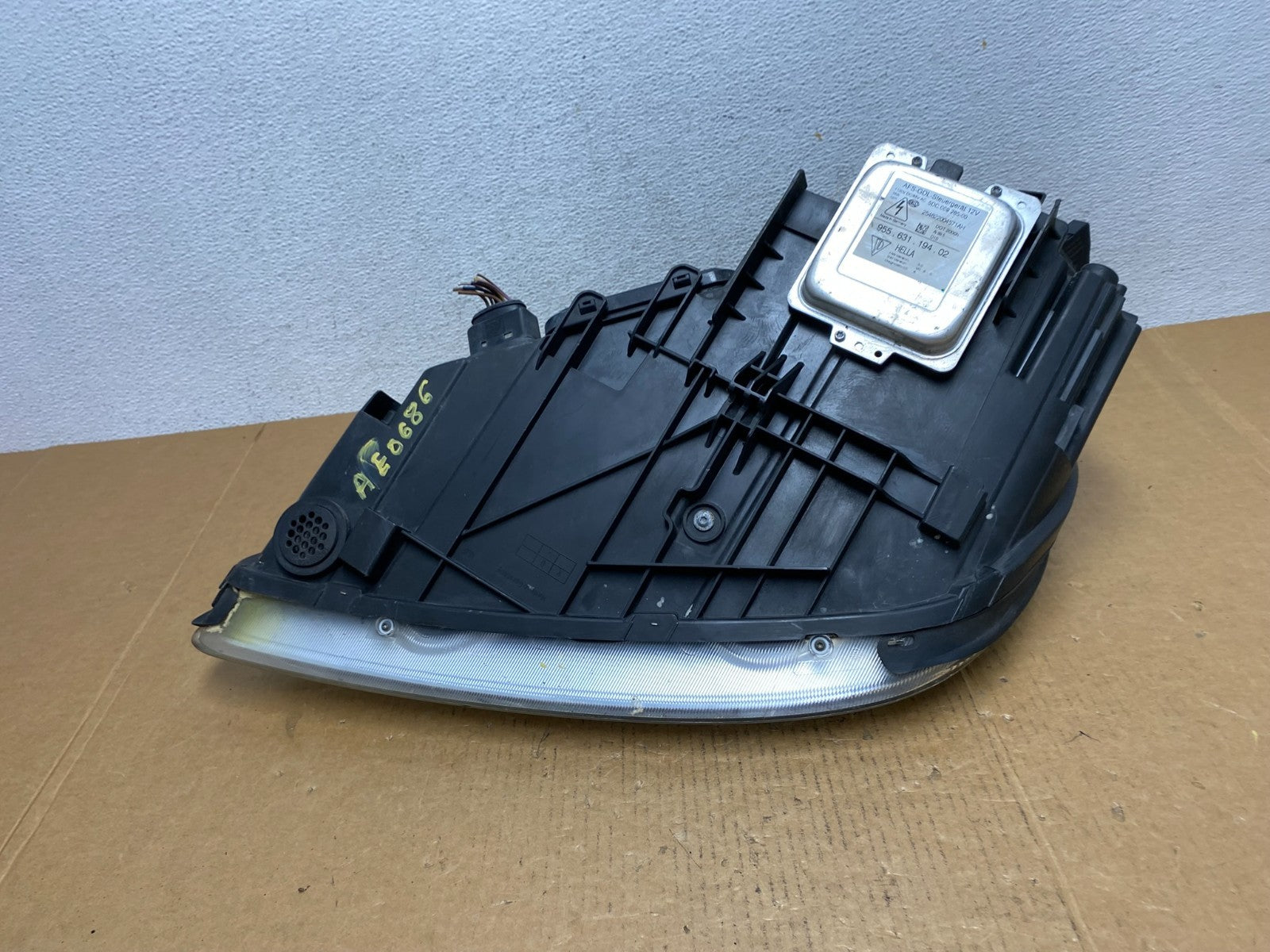 2008 to 2010 Porsche Cayenne Right Passenger Headlight Xenon HID AE0686 DW7