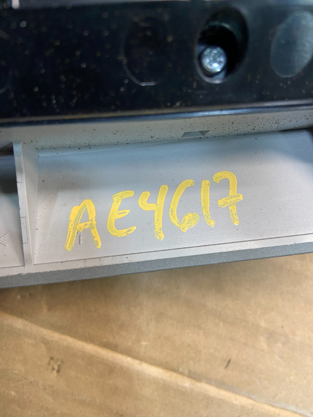 2007 to 2009 Toyota Camry Radio CD Player Climate Control Bezel ae4617 DG6