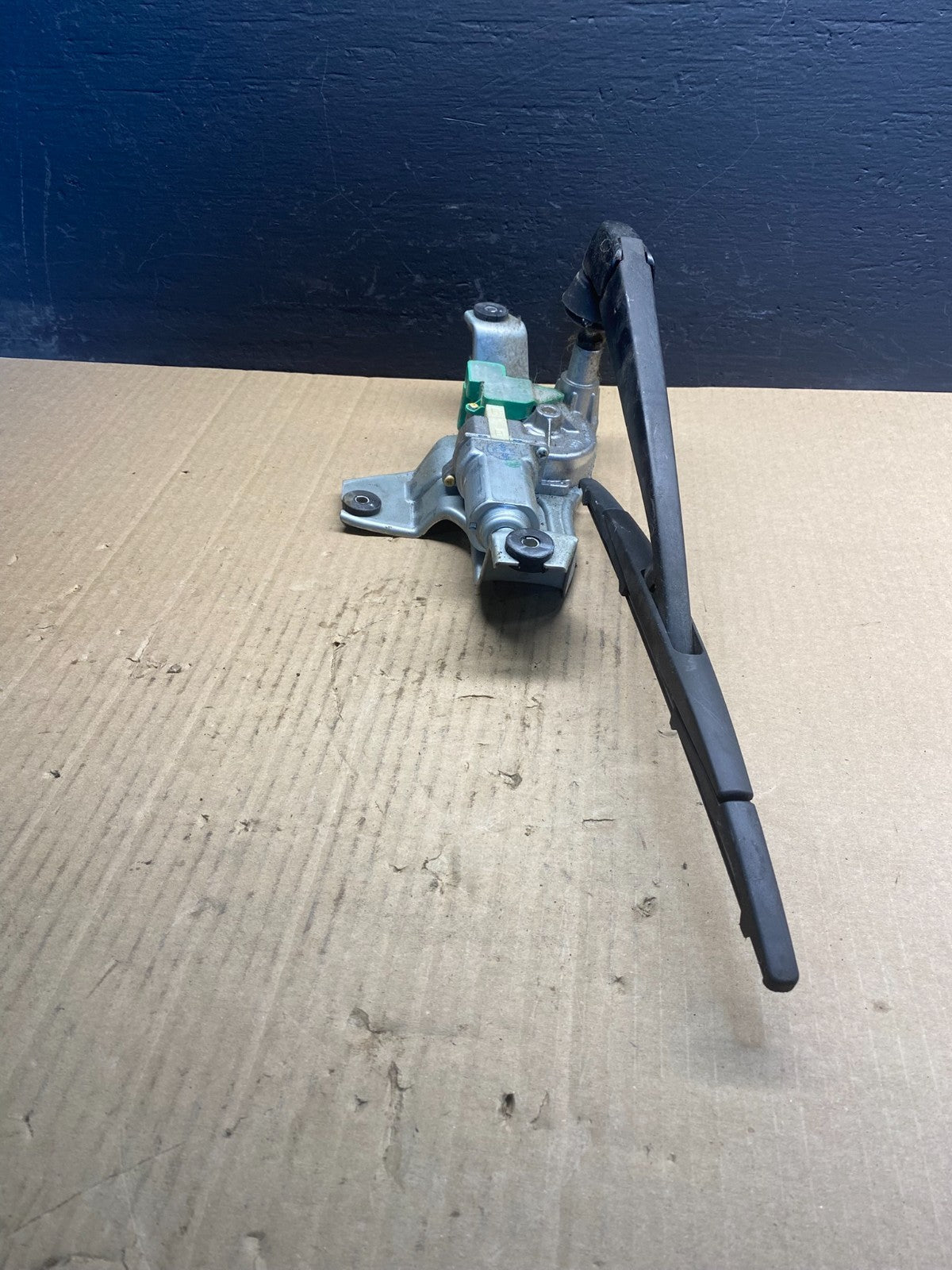 2007 to 2013 Mitsubishi Outlander Rear Windshield Wiper Motor AC04772