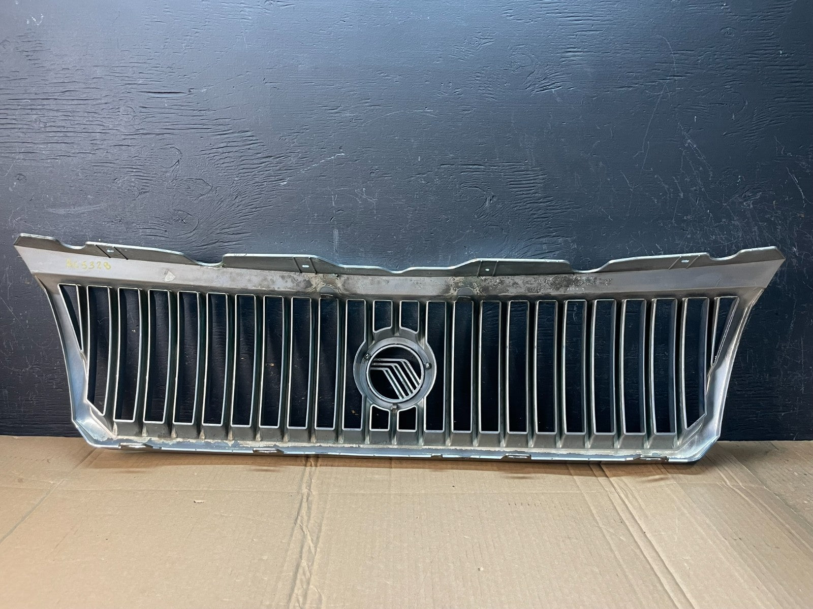 2002 to 2005 Mercury Mountaineer Front Upper Grill Grille AC5328 DG5