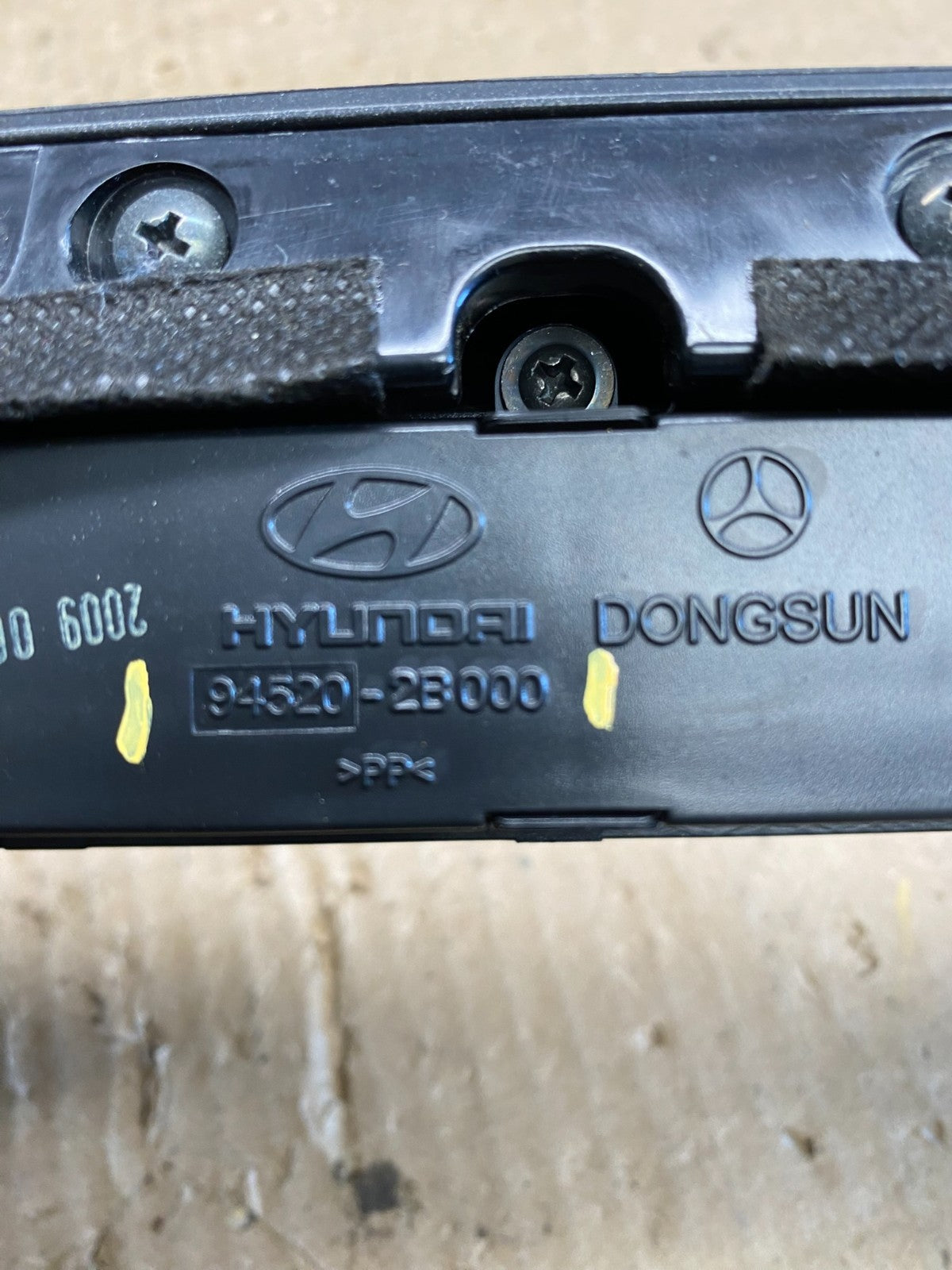 2007 to 2009 Hyundai Santa Fe Center Dashboard Radio Bezel Trim AC9083 DG5