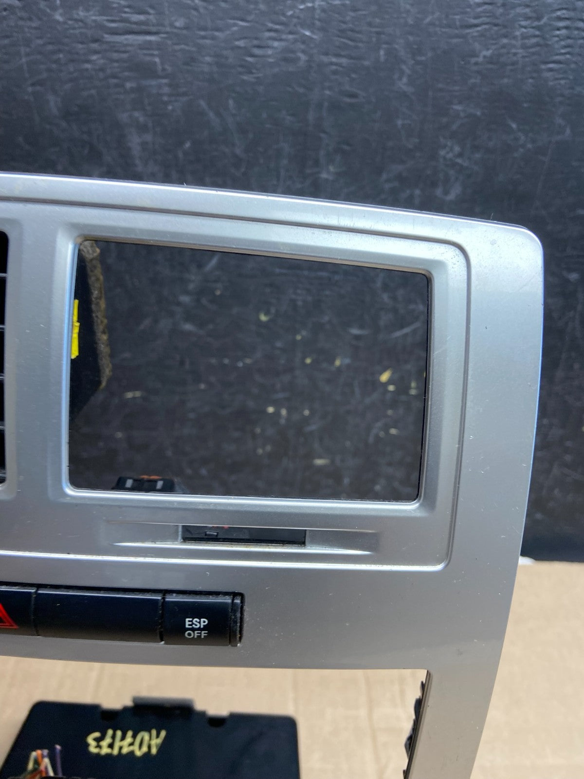 2008 to 2010 Chrysler 300 Dash Heater A/C Climate Control Radio Panel AD7173 DG3
