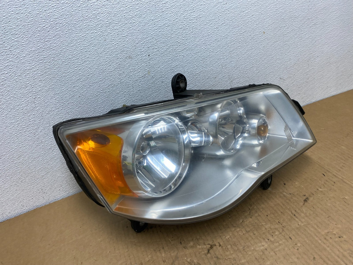 2011 to 2016 Chrysler Town and Country Right Passenger Headlight AC7643 DW2
