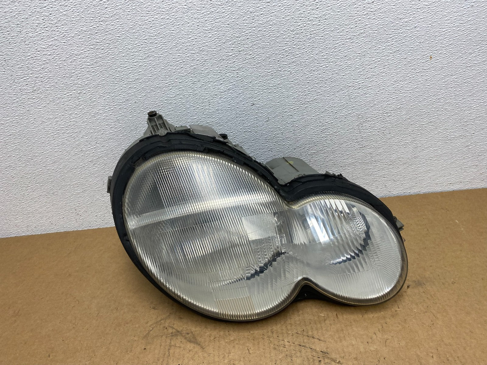2002 to 2004 Mercedes-Benz C320 C230 Coupe Halogen Right Headlight AC1811 DG0