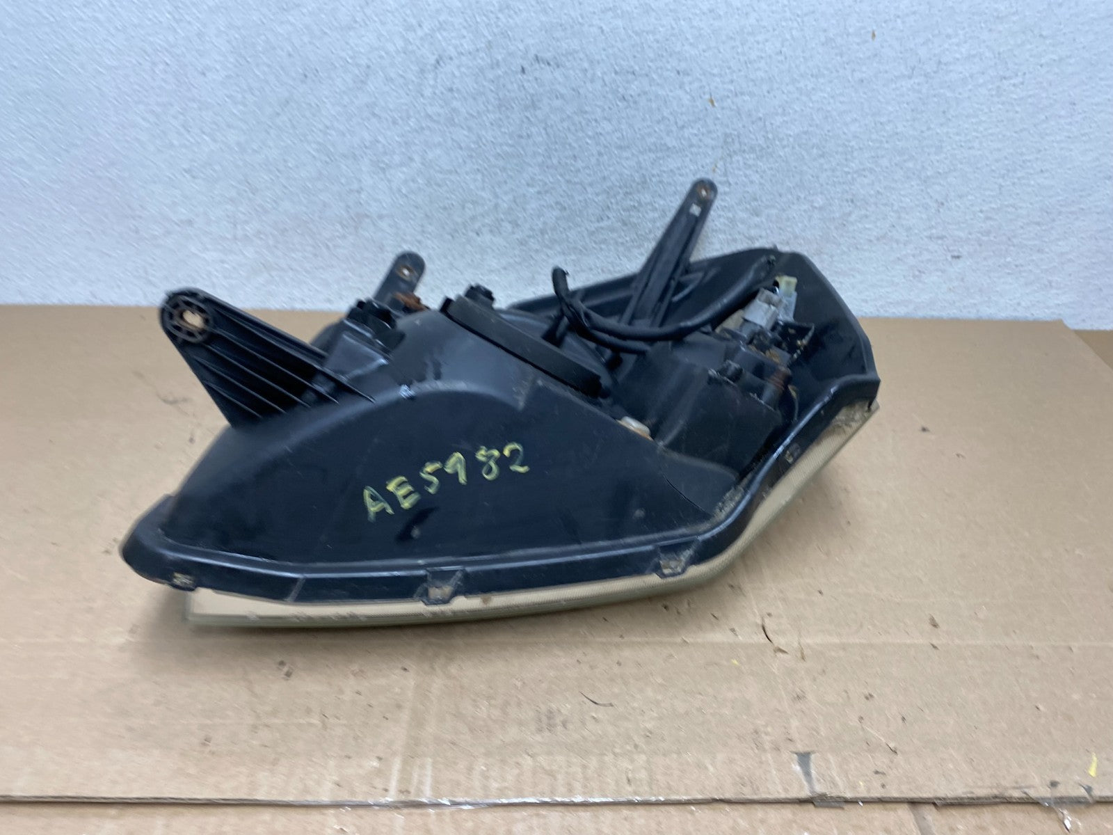 2005 to 2009 Chevrolet Equinox Right Passenger RH Halogen Headlight AE5982 DW8