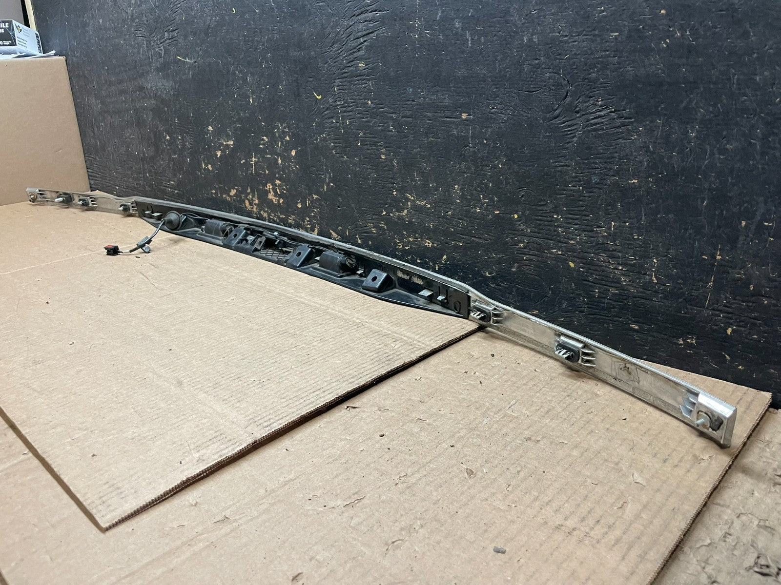 2011 to 2014 Ford Explorer Rear Tailgate Gate Trim Molding W/O Camera Y9461 DG4