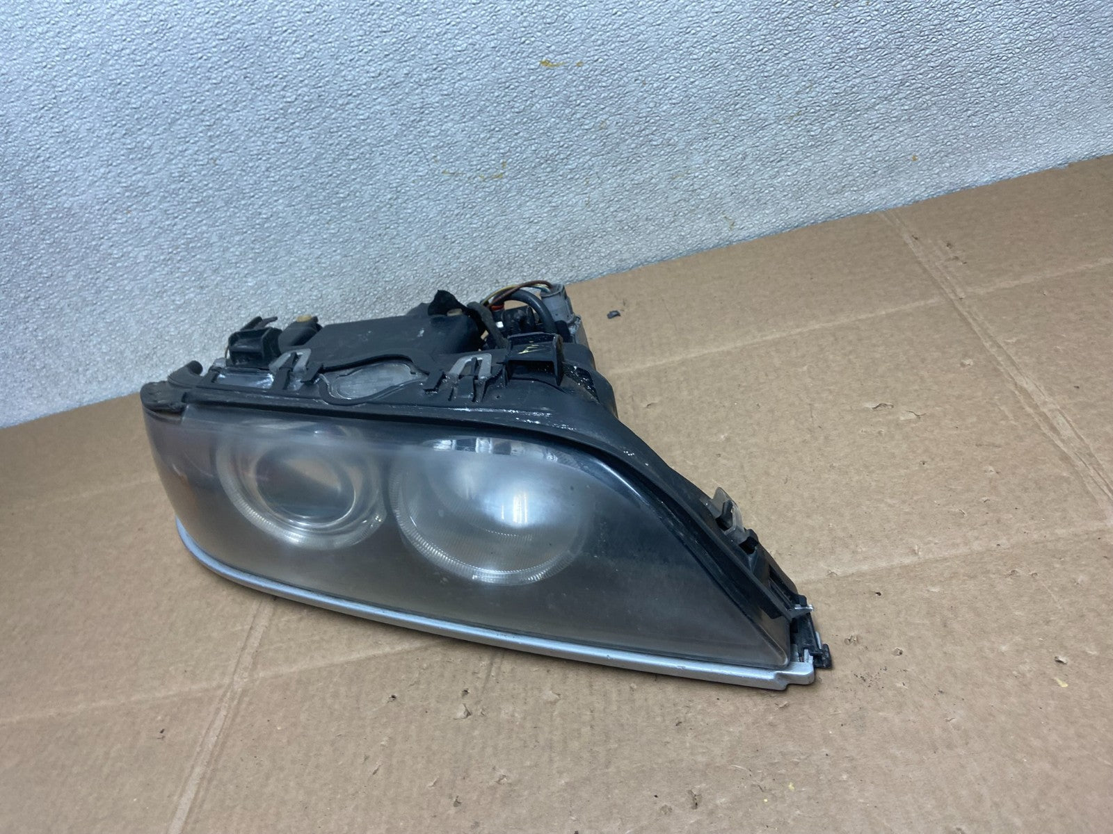 2001-2003 BMW E39 5 Series Headlight Right Passenger Side XENON OEM Y8482 DW1