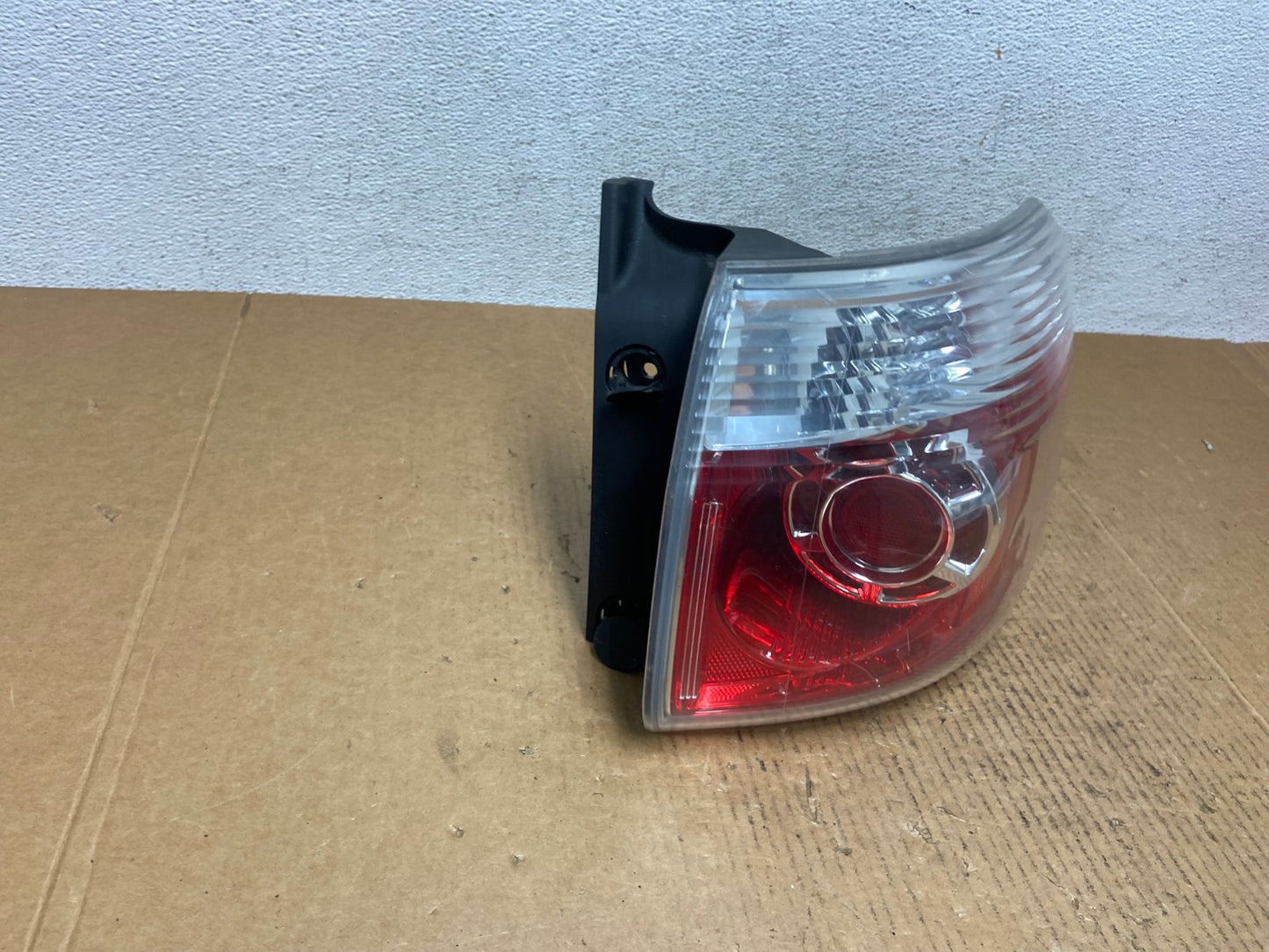 2007 to 2012 GMC Acadia Halogen Tail Light Right Passenger RH Side AE0318 LK2