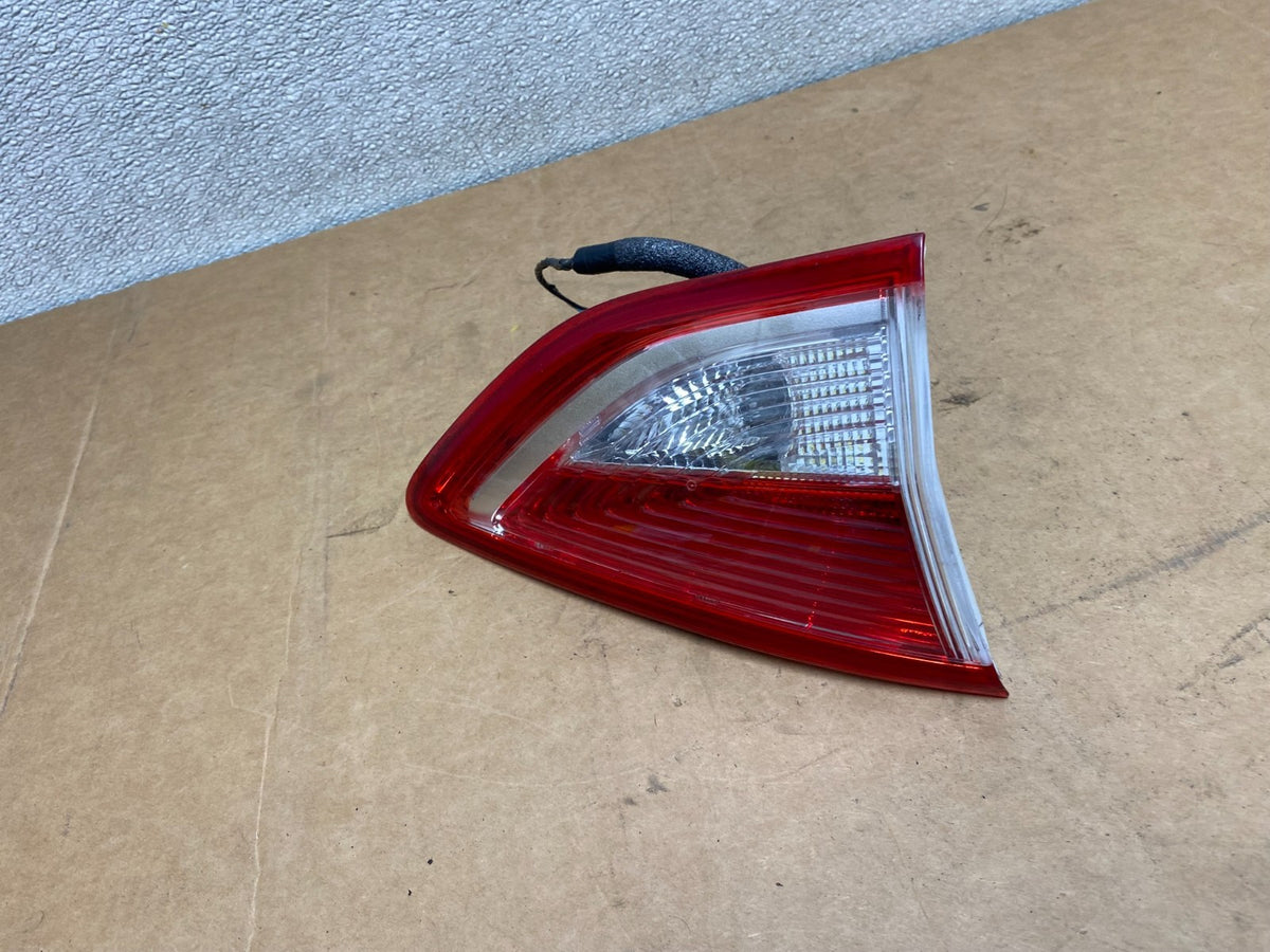2013 to 2016 Ford Escape Left Driver LH Side Inner Tail Light X3744 DW1