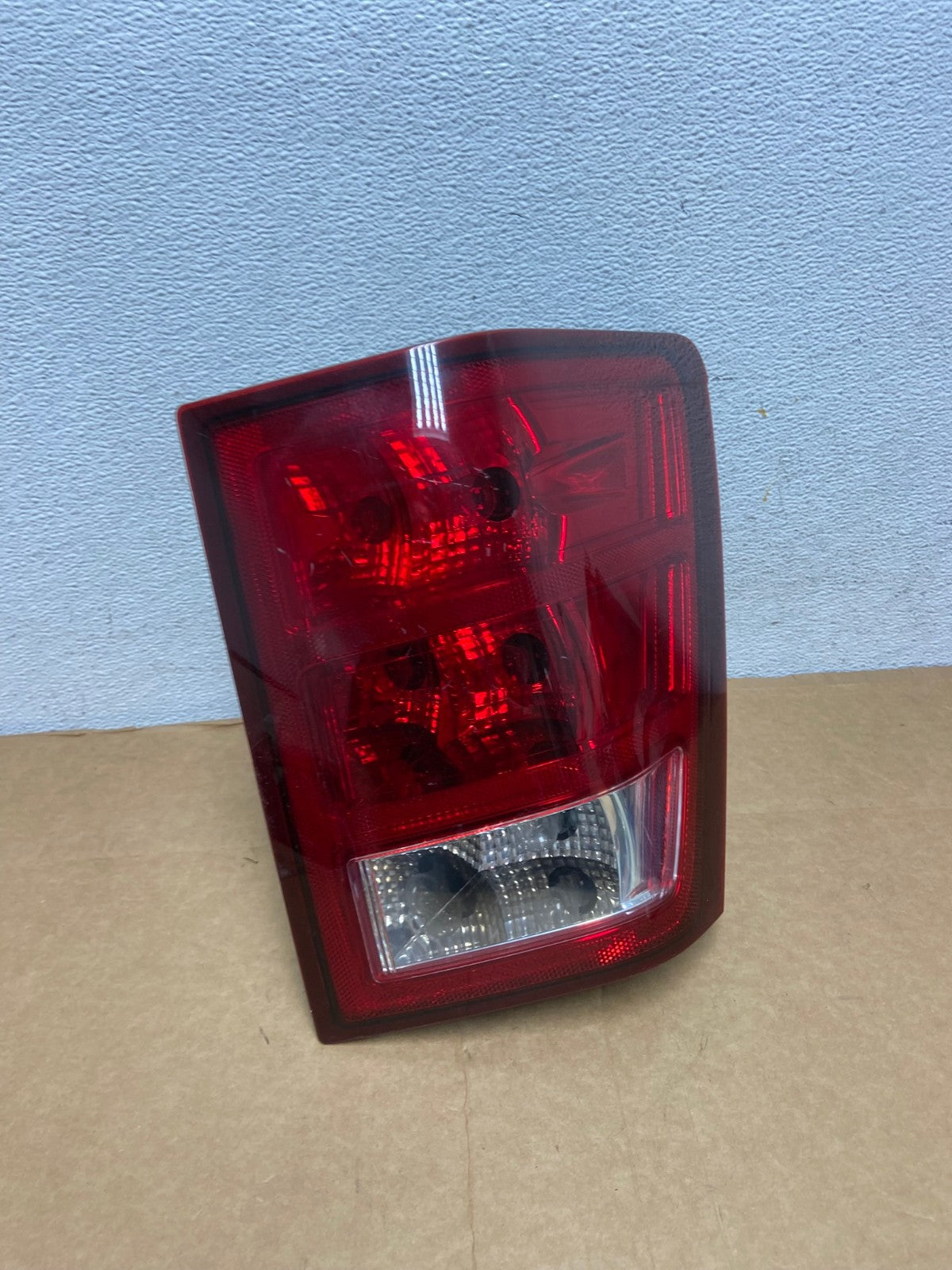 2005 - 2006 Jeep Grand Cherokee Right Passenger Rh Tail Light AD4425 LK2