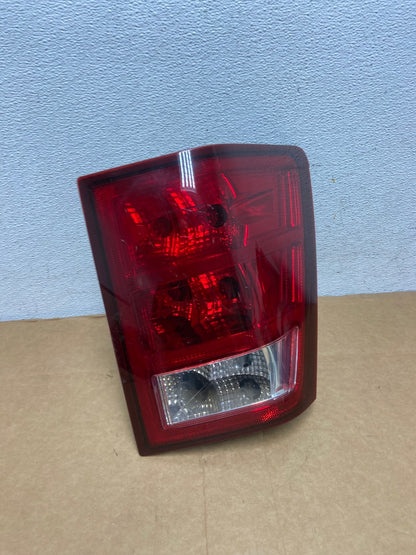 2005 - 2006 Jeep Grand Cherokee Right Passenger Rh Tail Light AD4425 LK2