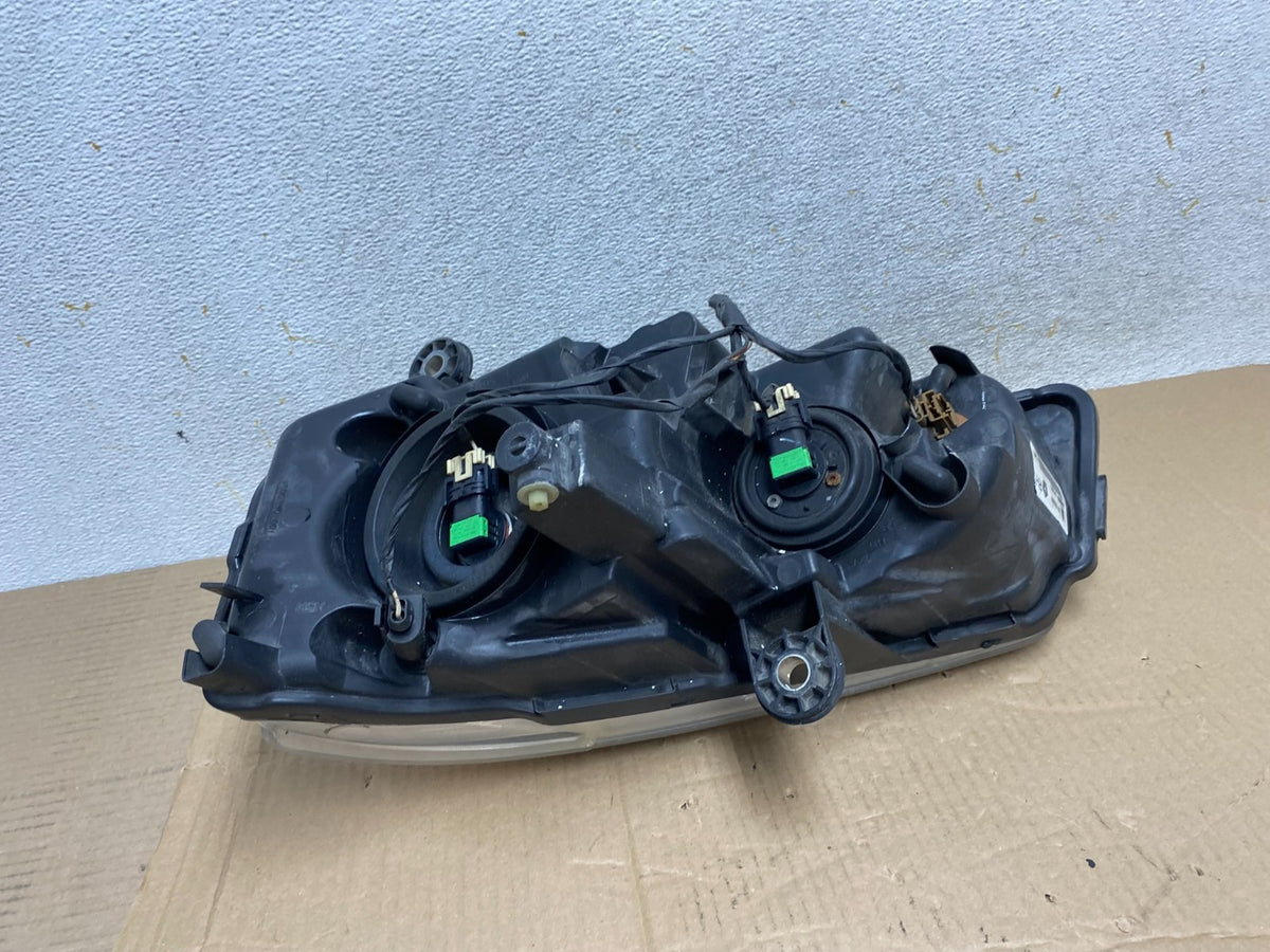 2011 to 2016 Chrysler Town and Country Right Passenger Headlight AI1185 DW5
