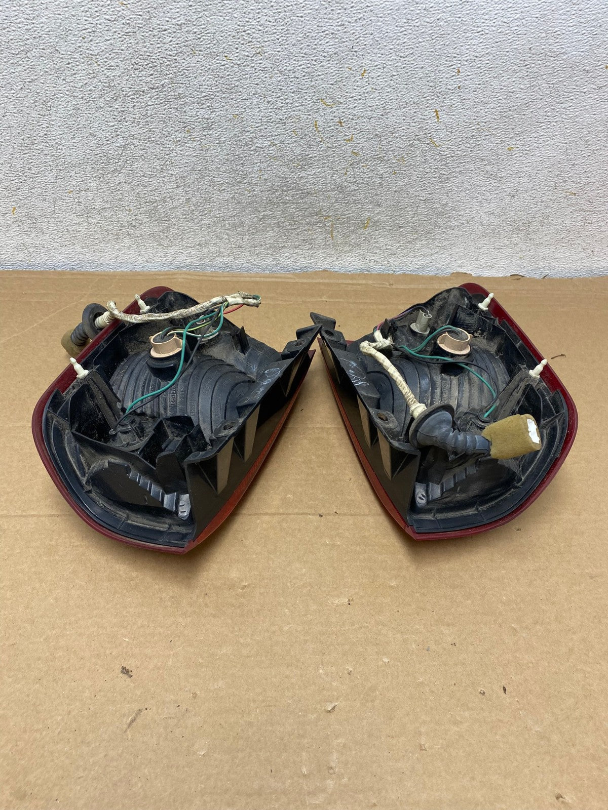 1999 to 2004 Nissan Pathfinder Right + Left Set Side Tail lights AH8192 LK7