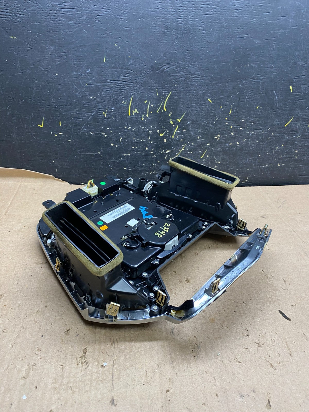2011-2012 Cadillac SRX A/C Heater Radio Climate Control Panel Bezel OEM Z1748 DG5