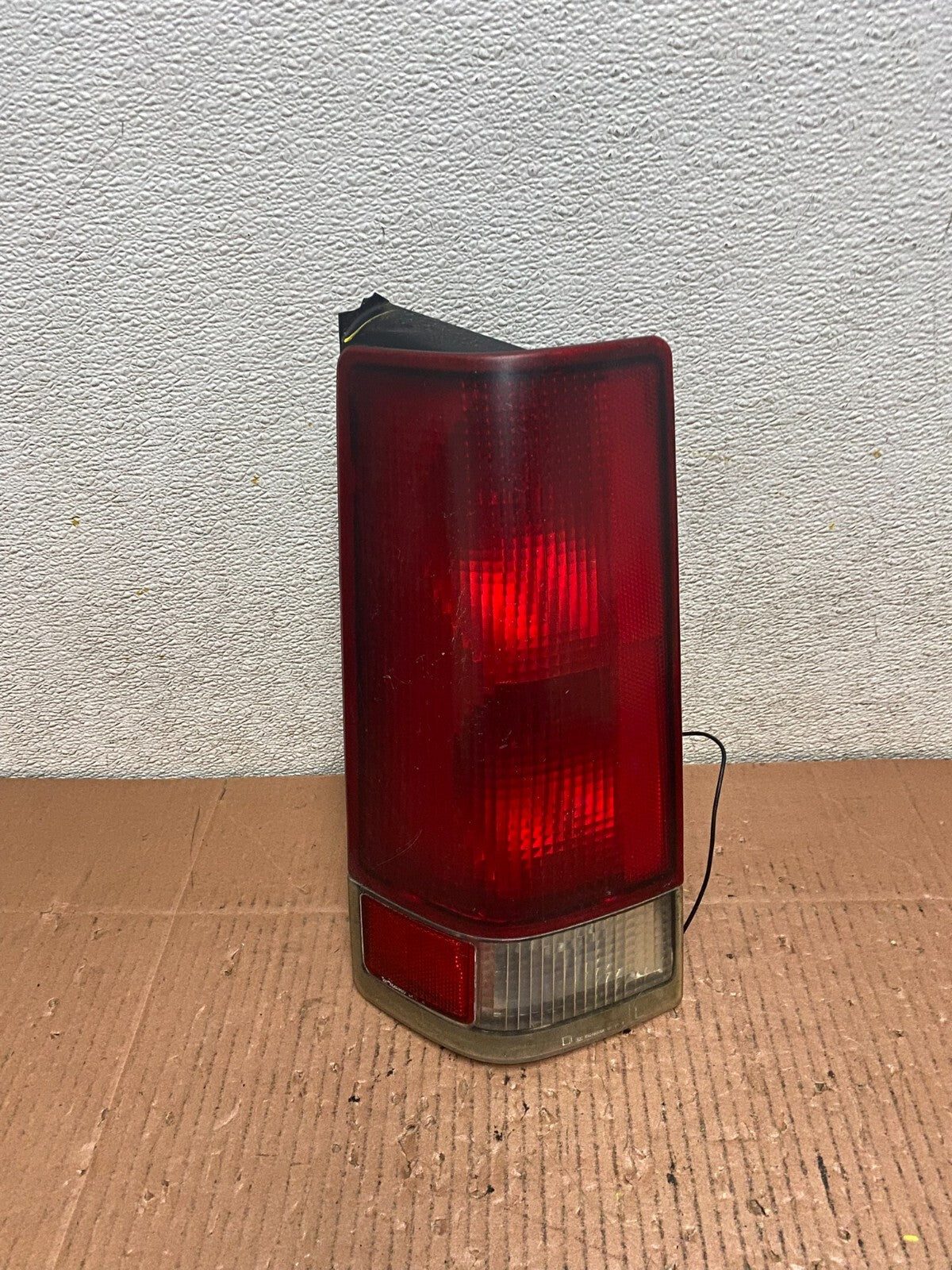 2000 to 2002 Chevrolet Express Left LH Side Tail Light Oem M0150 DW0