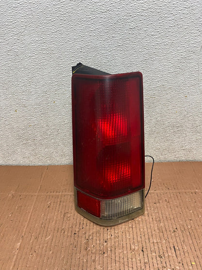 2000 to 2002 Chevrolet Express Left LH Side Tail Light Oem M0150 DW0