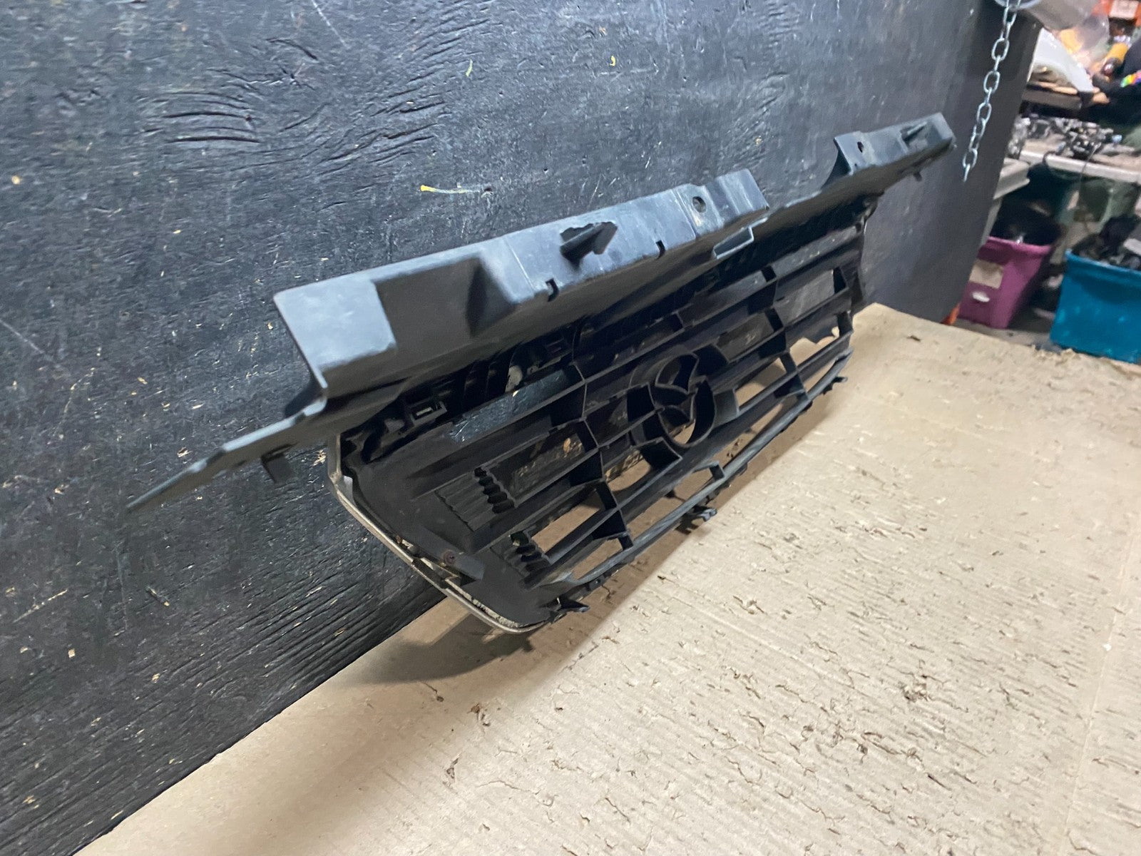2000 2001 Mazda MPV Front Upper Grille Grill Oem X8262 DG8