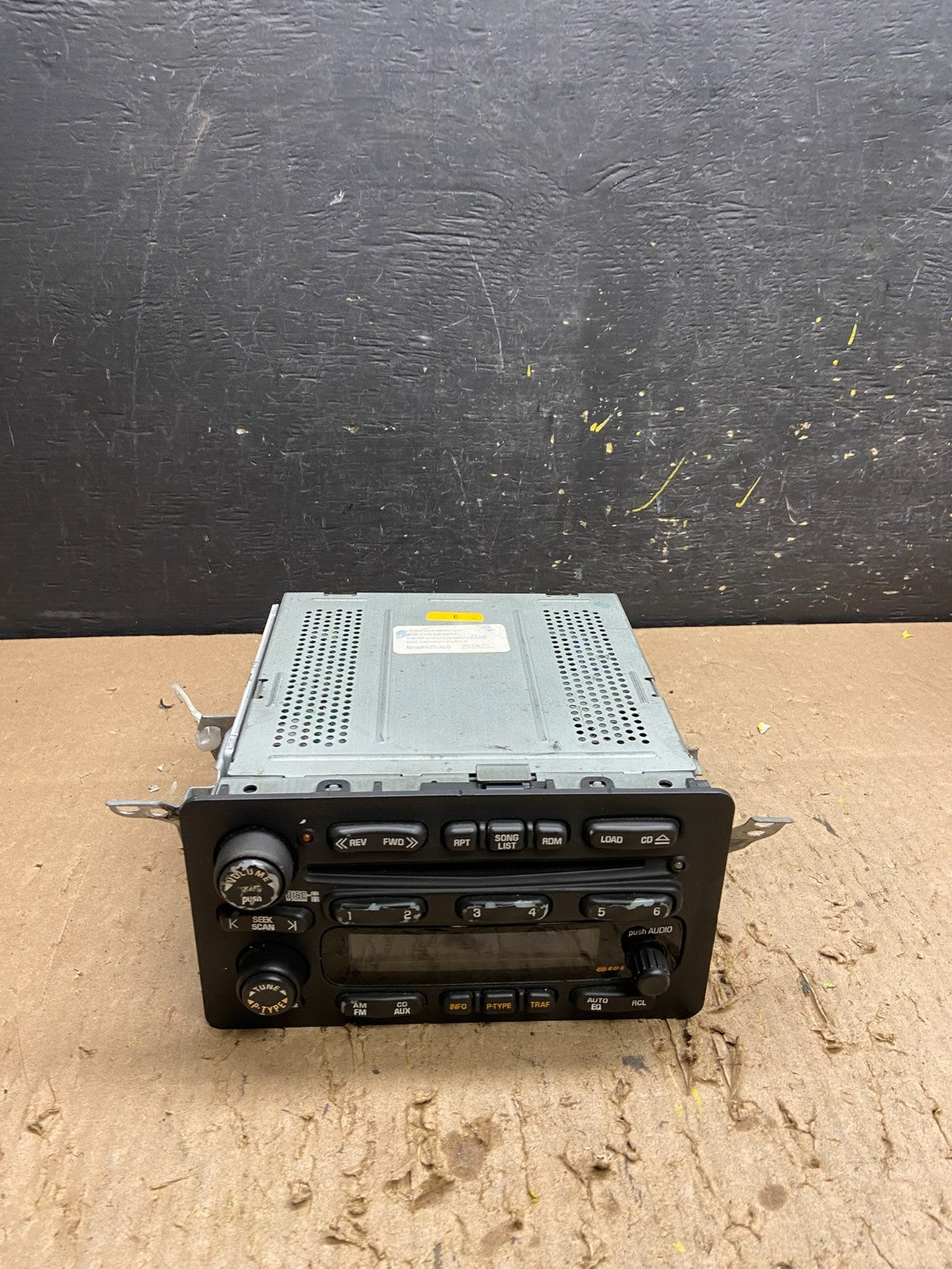 2003 - 2008 Pontiac Vibe GMC 6 Disc AM FM Radio Player Receiver T8348 DG0