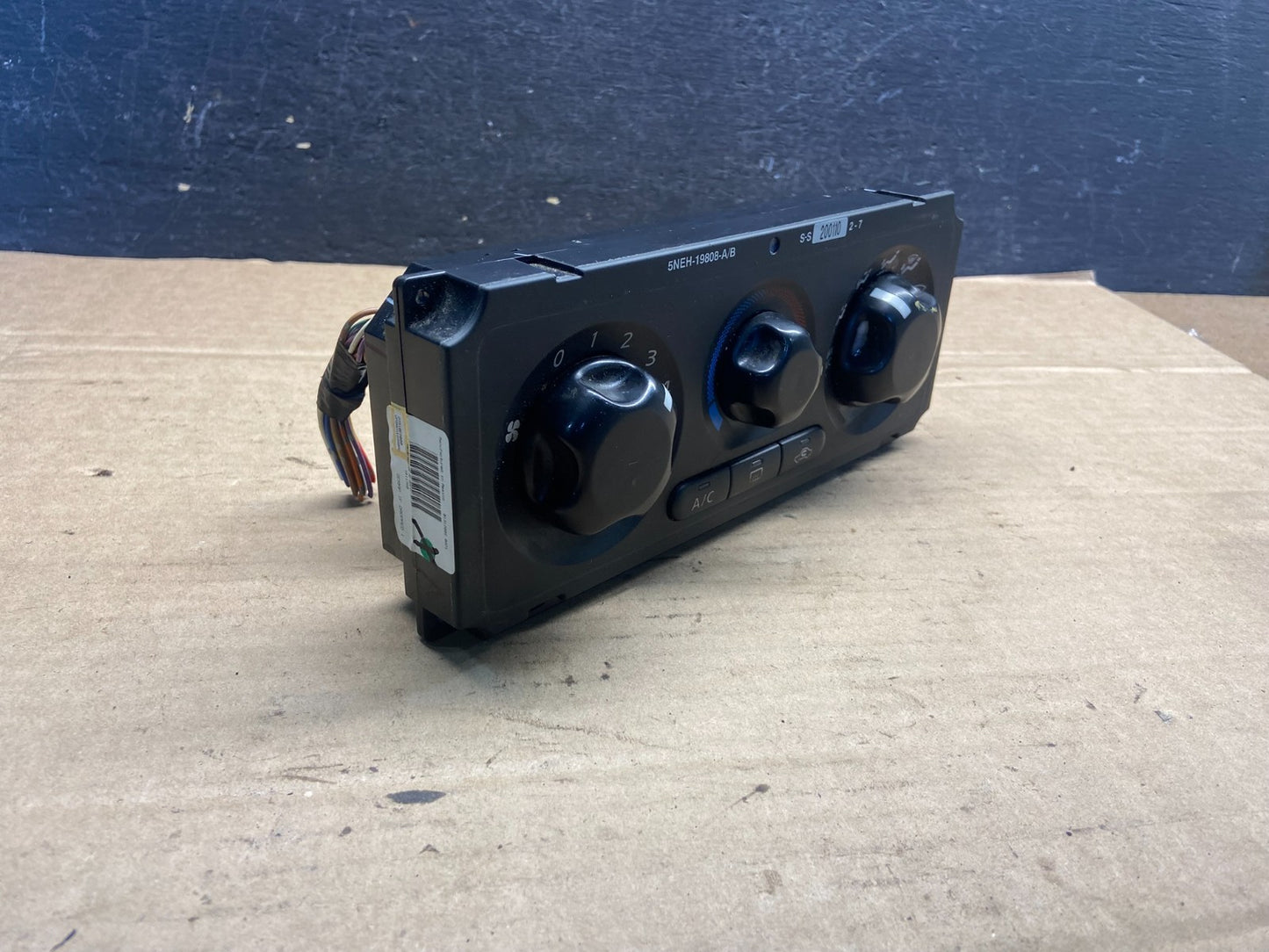 2005 to 2008 Nissan Frontier Climate Controller ae2508 DG1