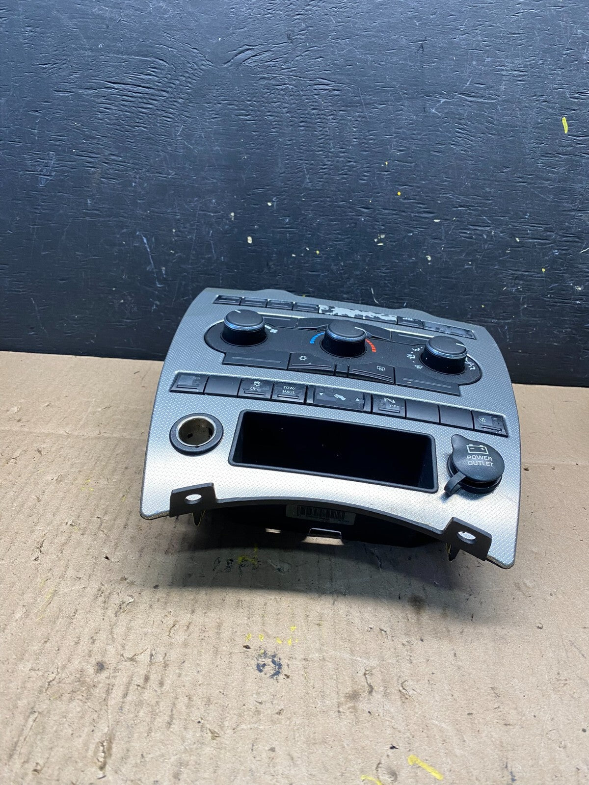 2005 to 2007 Jeep Commander Grand Cherokee A/C Climate Control Bezel M6553 DG2