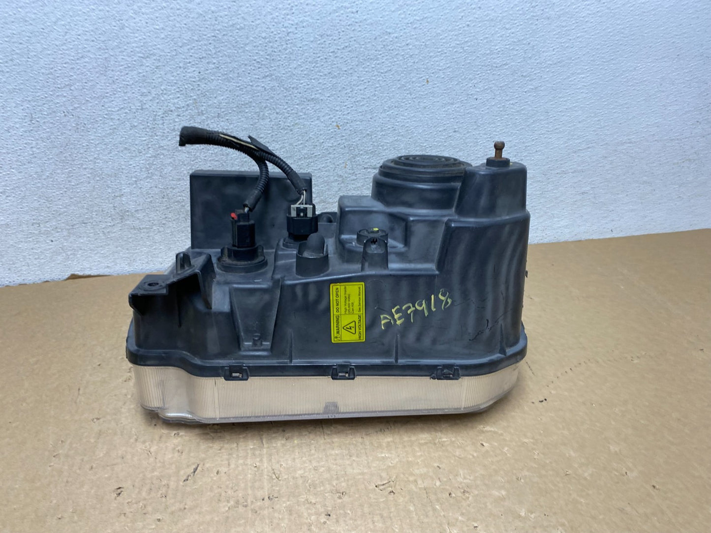 2008 to 2014 Dodge Challenger Left Driver LH Side Xenon Headlight AF7918 DG6
