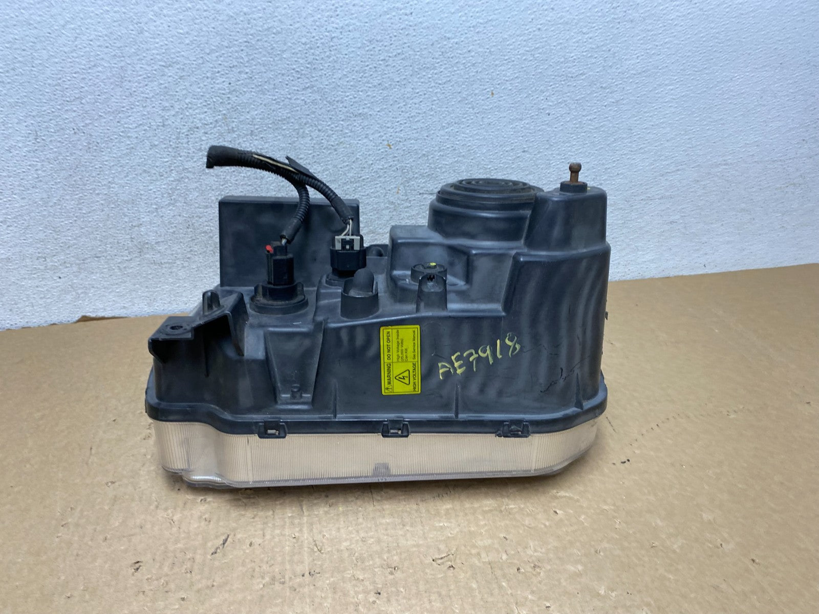 2008 to 2014 Dodge Challenger Left Driver LH Side Xenon Headlight AF7918 DG6