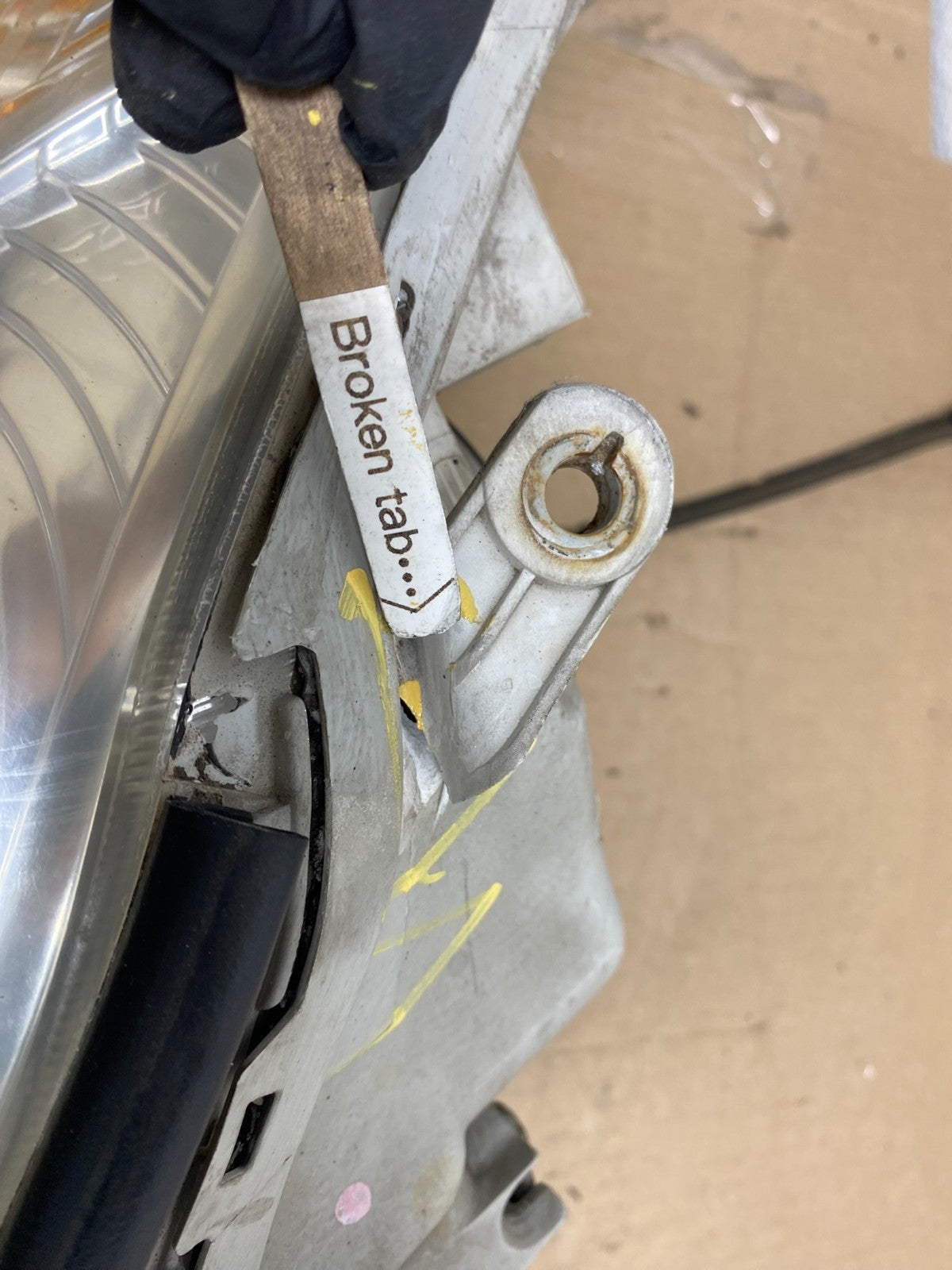 2000 to 2004 Toyota Avalon Halogen Left+Right Headlights AH5946 DW8