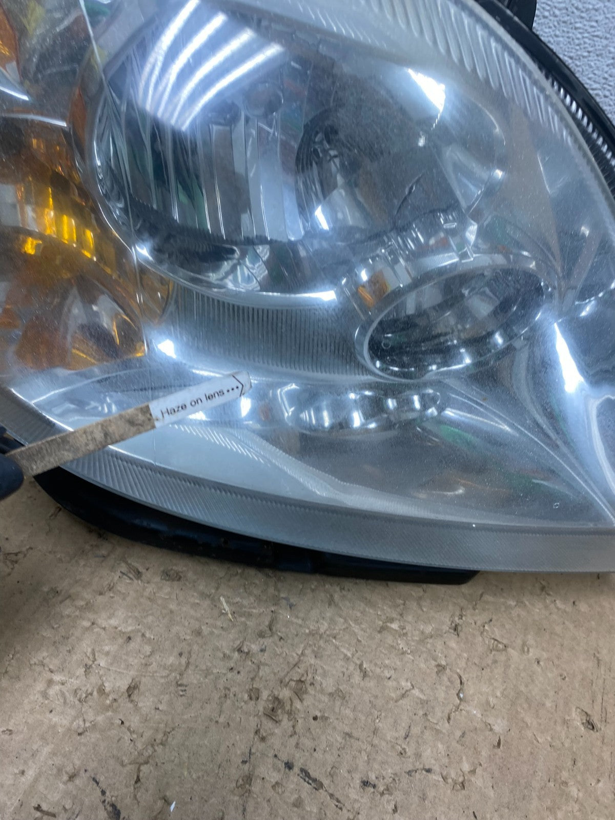 2005 to 2007 Ford Five Hundred Halogen Right Passenger Side Headlight AG1315 DW4