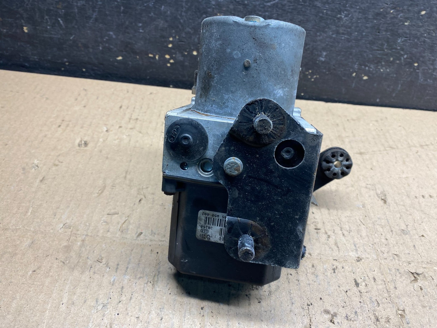 BMW ABS Anti-Lock Brake Pump Control OEM 34516753867 Module V2346 PS1