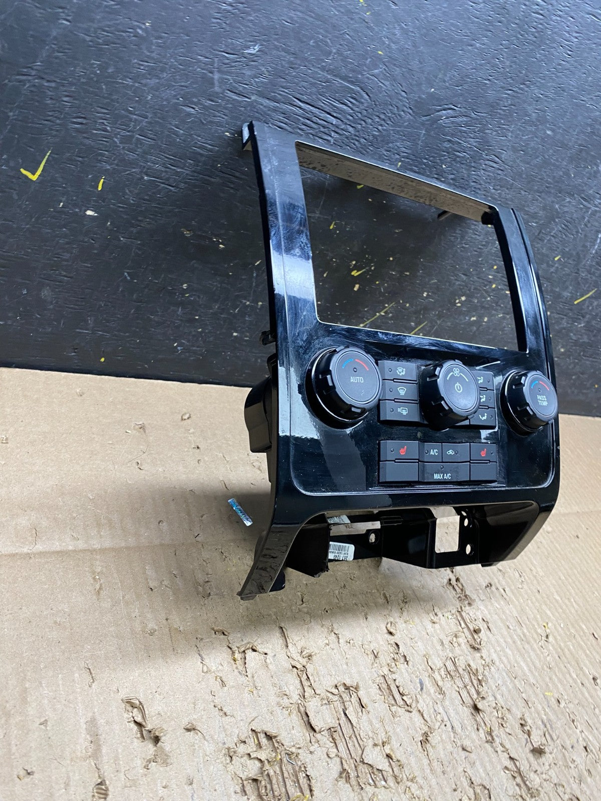2010 to 2012 Ford Escape Ac Heater Climate Control Radio Bezel Trim Oem V7439 DG2