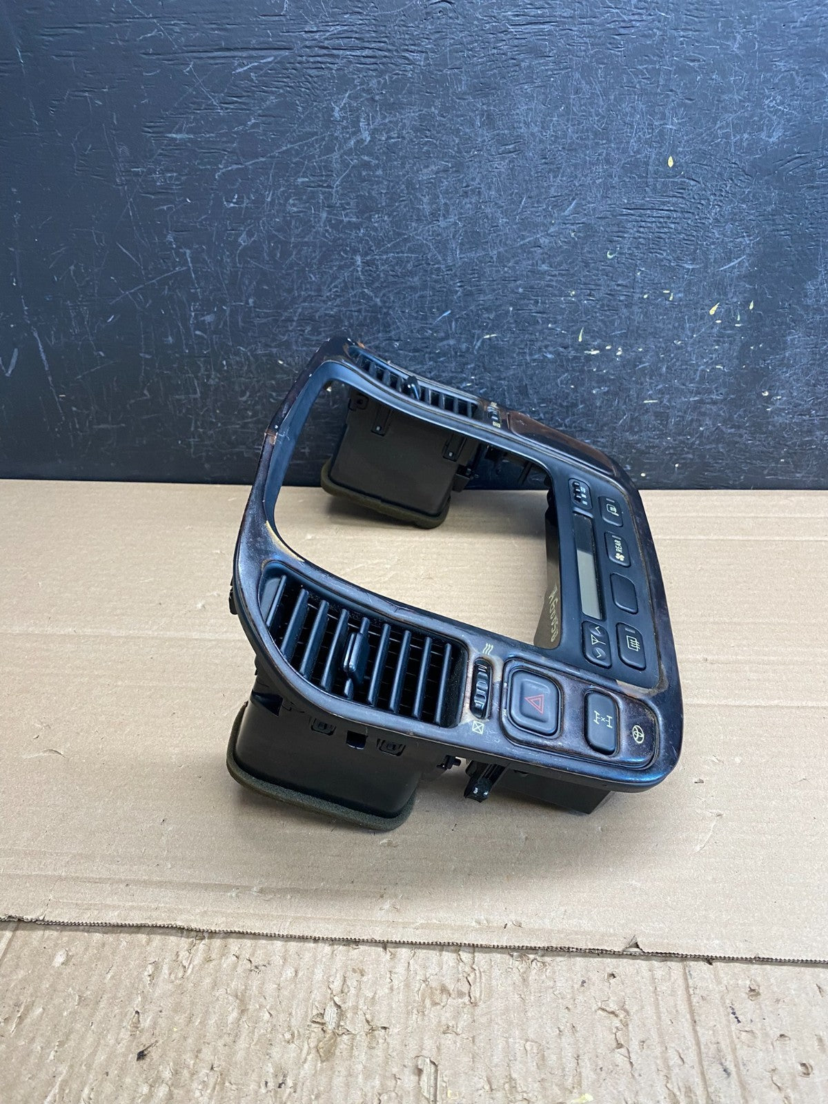 2001 2002 Lexus LX470 Front Center Radio Bezel Trim AG0058 DG1