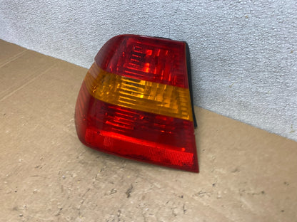 2002 -  2005 BMW 3 E46 Series Left Driver Side Lh Tail Light V5604 DW1