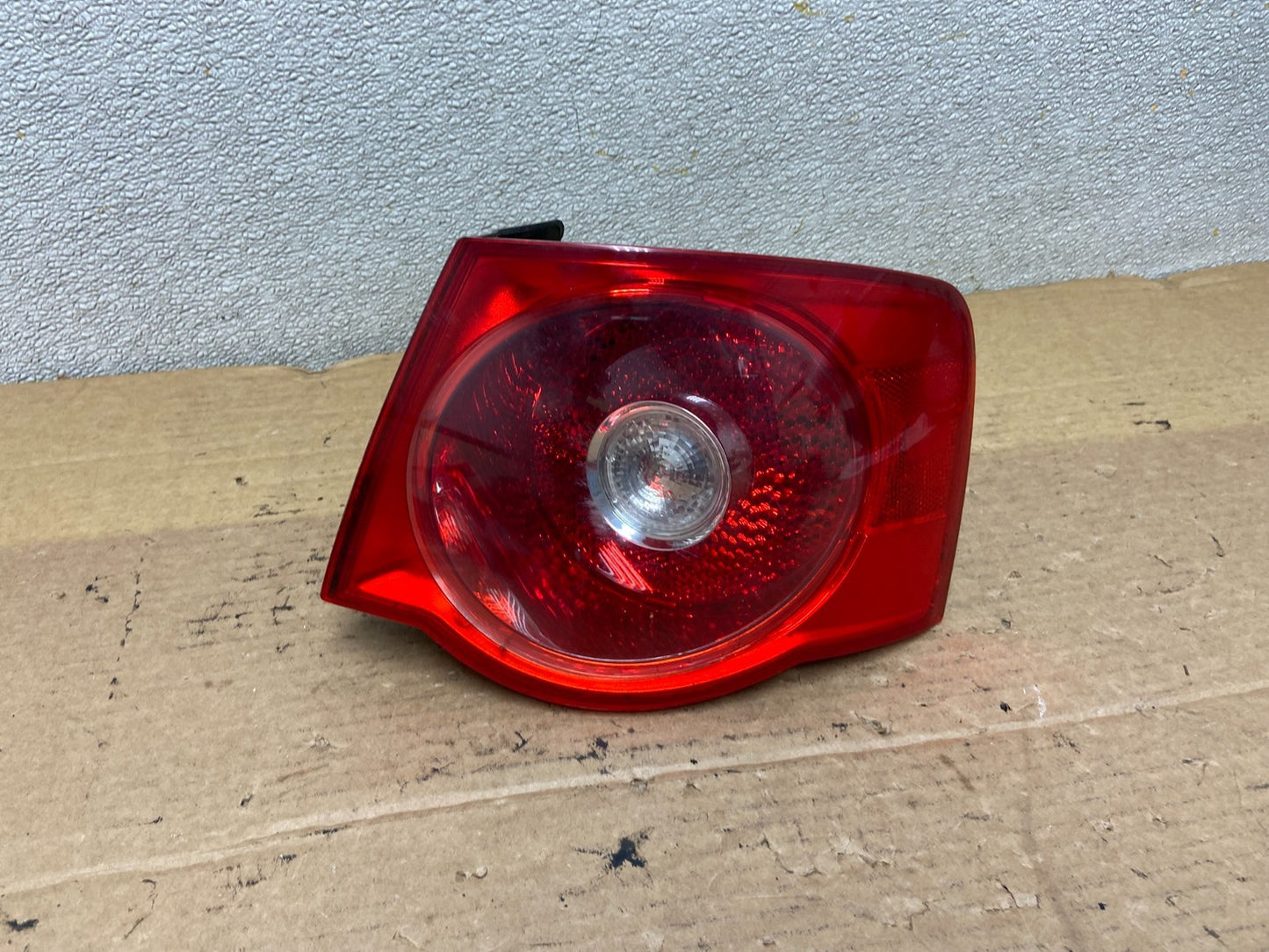 2005 2006 2007 Volkswagen Jetta Right Passenger Rh Side Tail Light AB5295 LK0