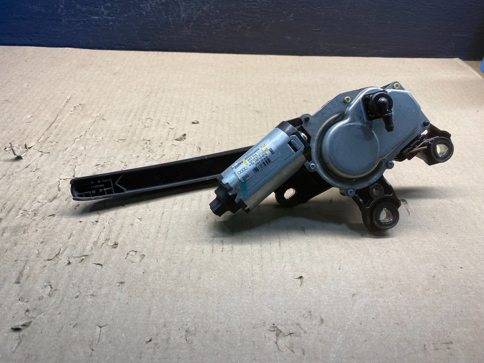 2007 to 2015 Audi Q7 Rear Windshield Washer Wiper Motor ac0796 DG5