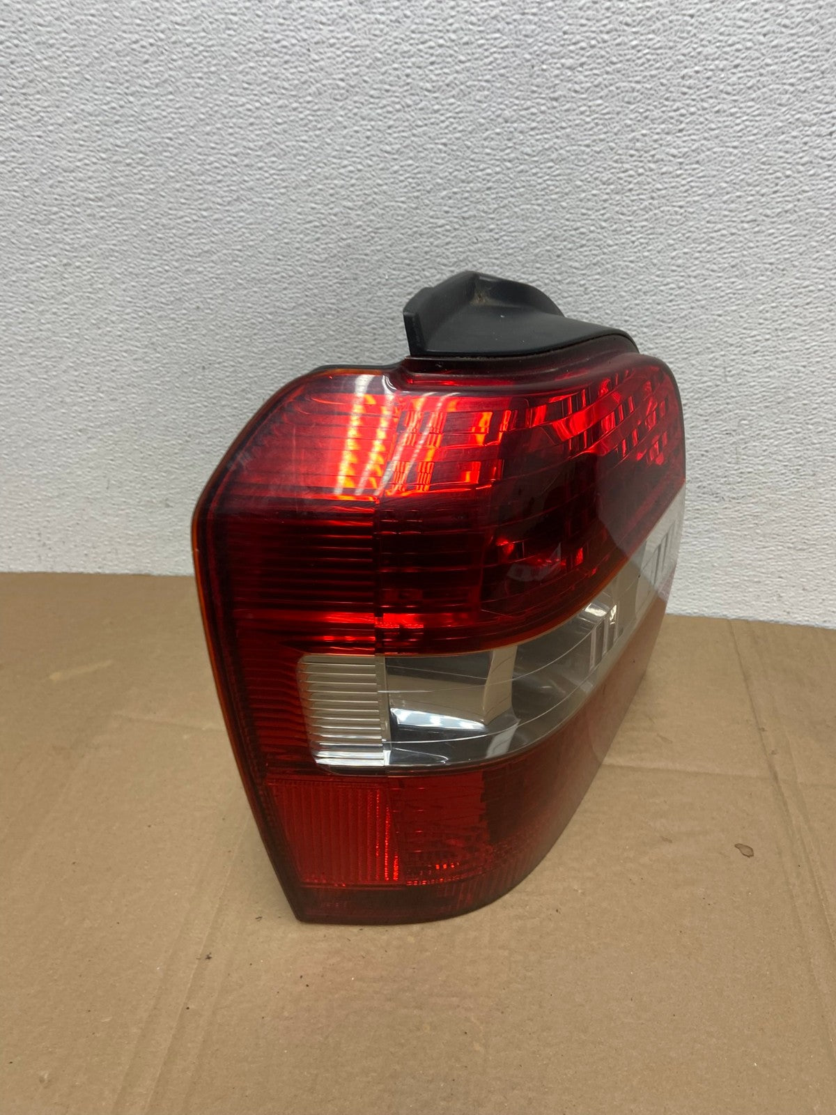 2004-2007 Toyota Highlander Left Driver LH Side Tail Light OEM AC3746 LK2