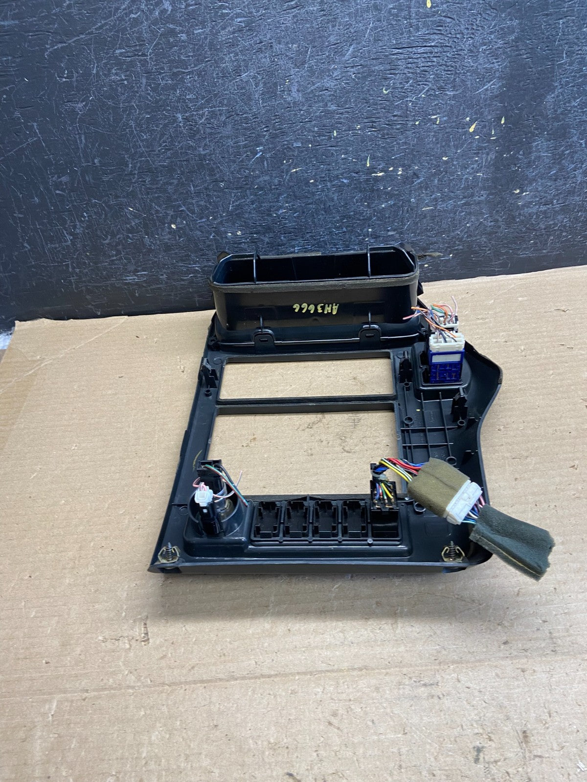 1997 - 2000 INFINITI QX4 Center Console Climate Radio Trim Bezel AH3666 DG3