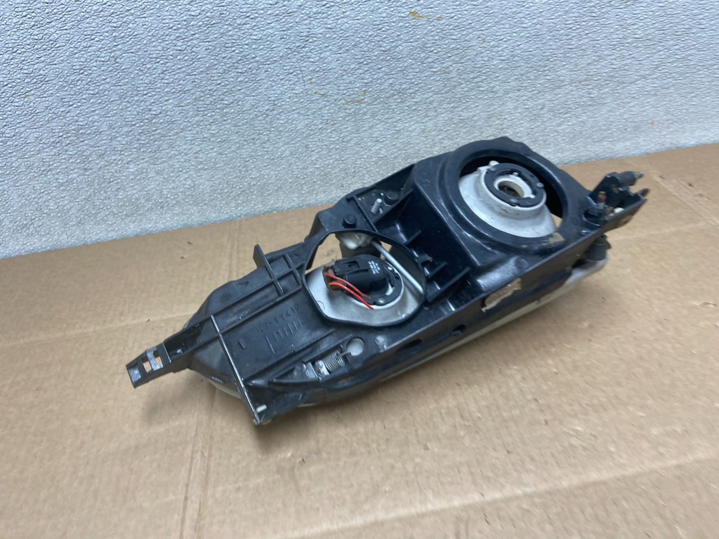 1993 to 1997 Toyota Corolla Left Driver LH Side Headlight Y8477 DW7