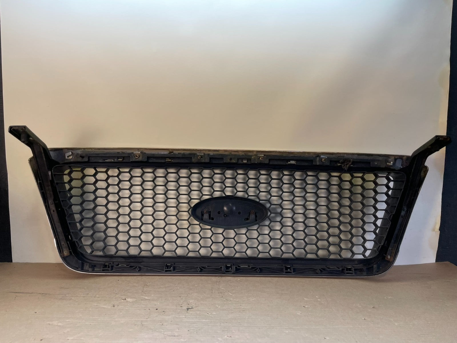 2004 to 2008 Ford F150 F-150 Front Upper Grill Grille af8510 DG3