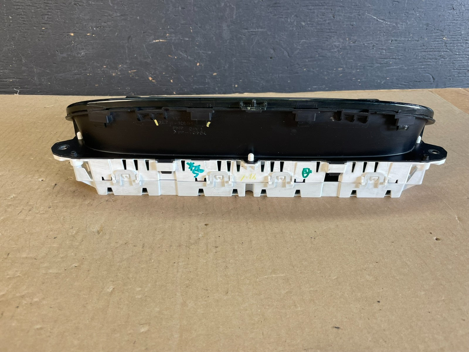 2004 to 2005 Lincoln Navigator Aviator Speedometer Gauge Cluster ae3310 DG5