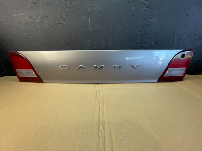 1995 1996 Toyota Camry Center Trunk Rear Tail Light AC5261 DG0