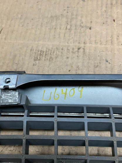 1994 to 1995 Mercedes Benz W124 E-Class Front Upper Grill Grille U6409 DG9
