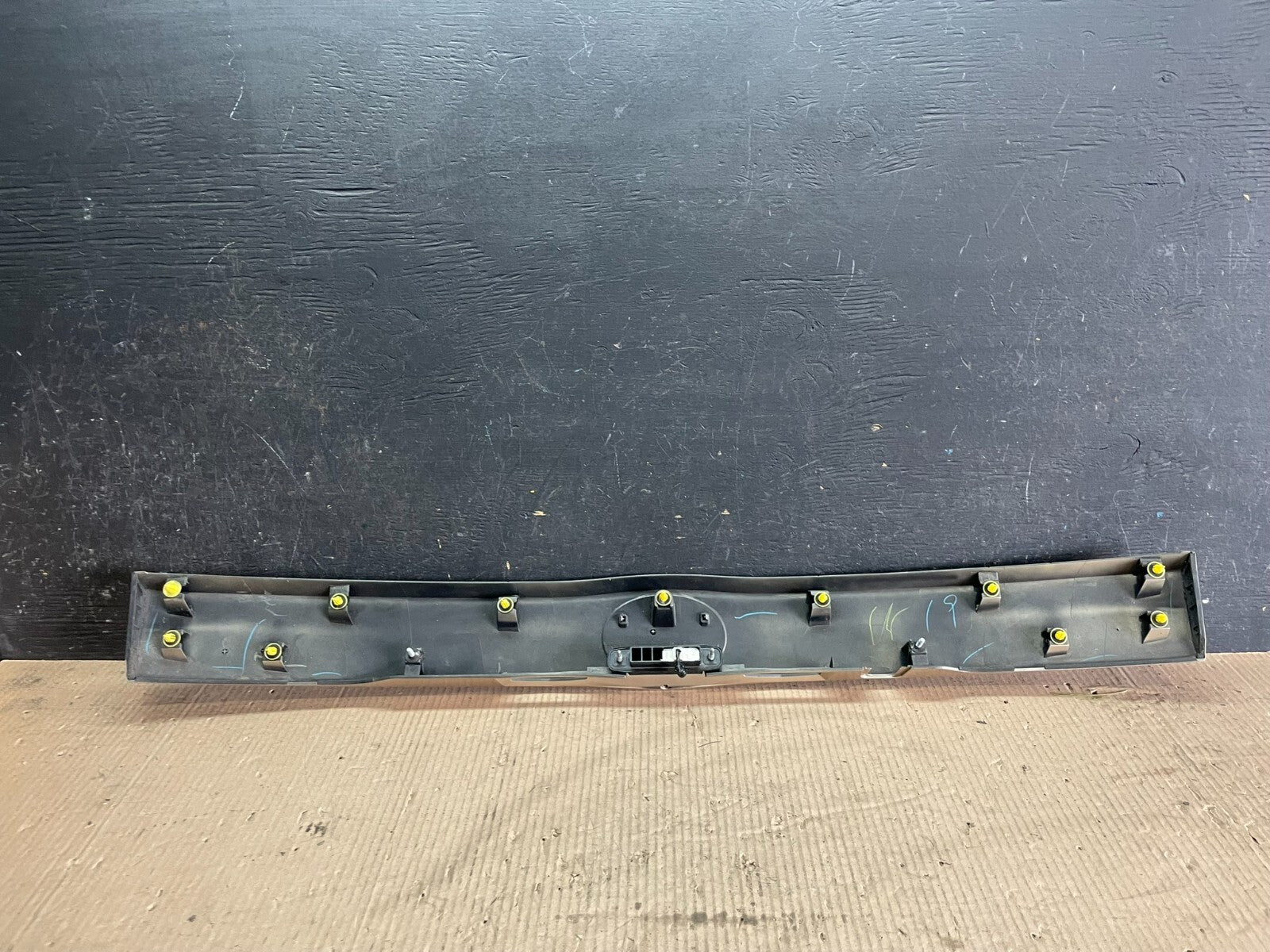 2010 to 2015 Toyota Prius Trunk Rear Tailgate Molding Panel 76801-00900 J3380 DG6