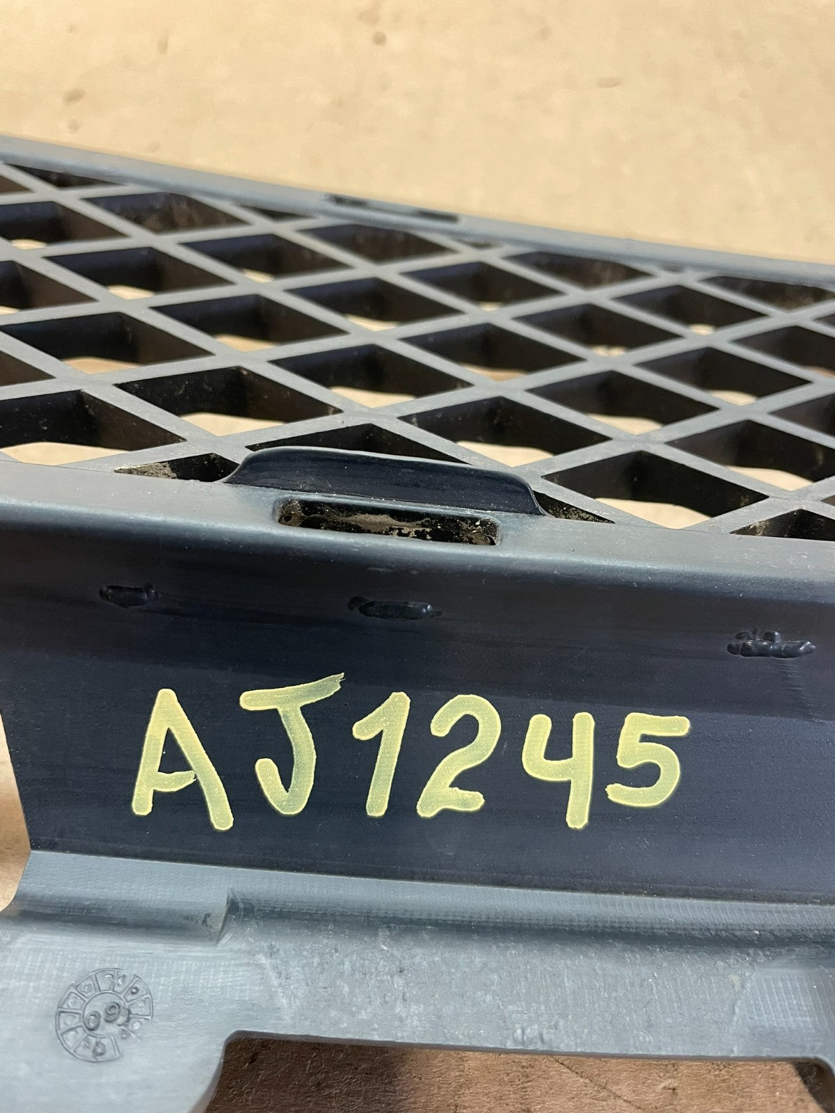 2009 to 2011 Mercedes ML-Class W164 Front Bumper Lower Grille Grill AJ1245 DG5