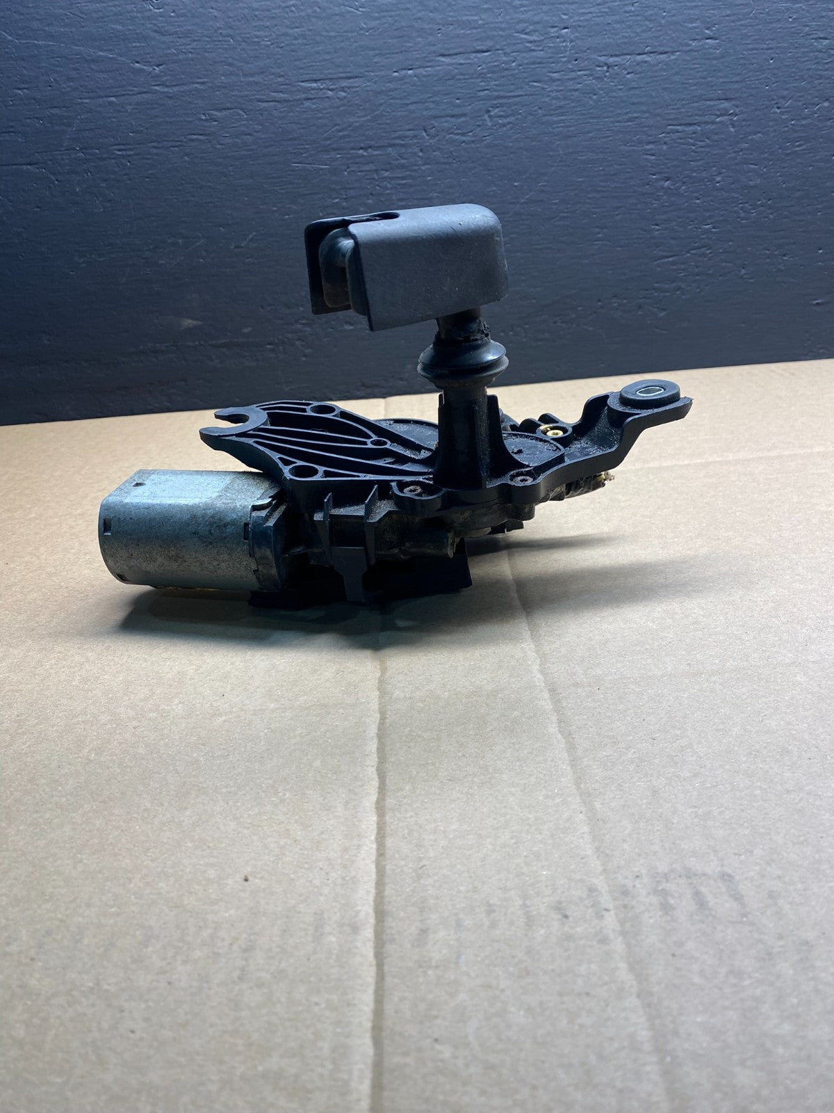 2010 to 2012 Lincoln MKT 2008 2009 Taurus X Rear Windshield Wiper Motor AB4191DG3