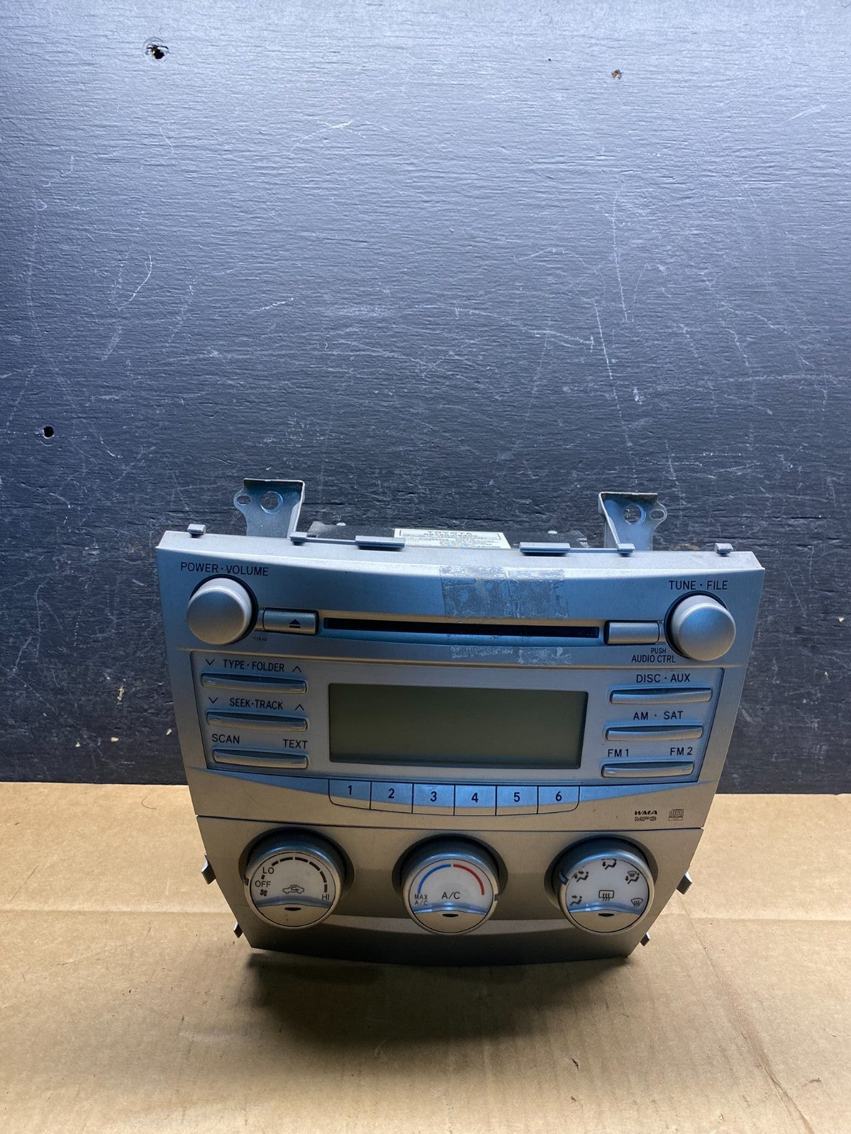 2010 2011 Toyota Camry Radio AM/FM CD Player Climate Control AI7630 DW0
